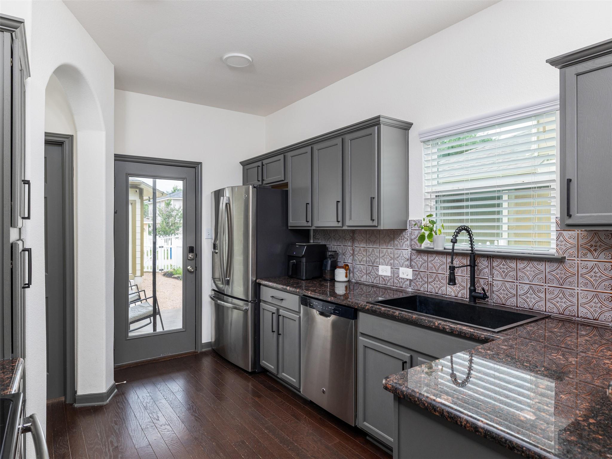 532 Lookout Tree LN