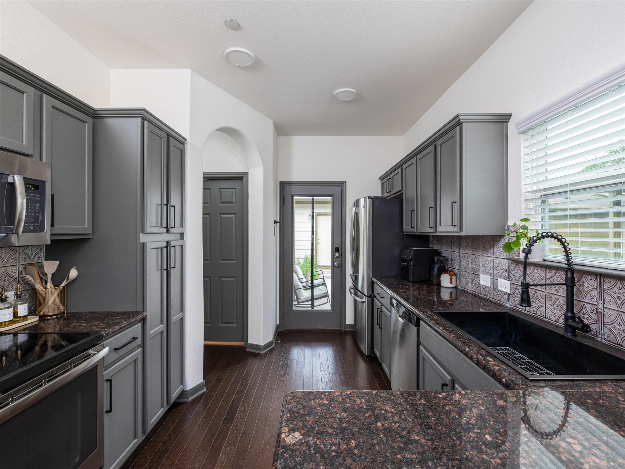 532 Lookout Tree LN