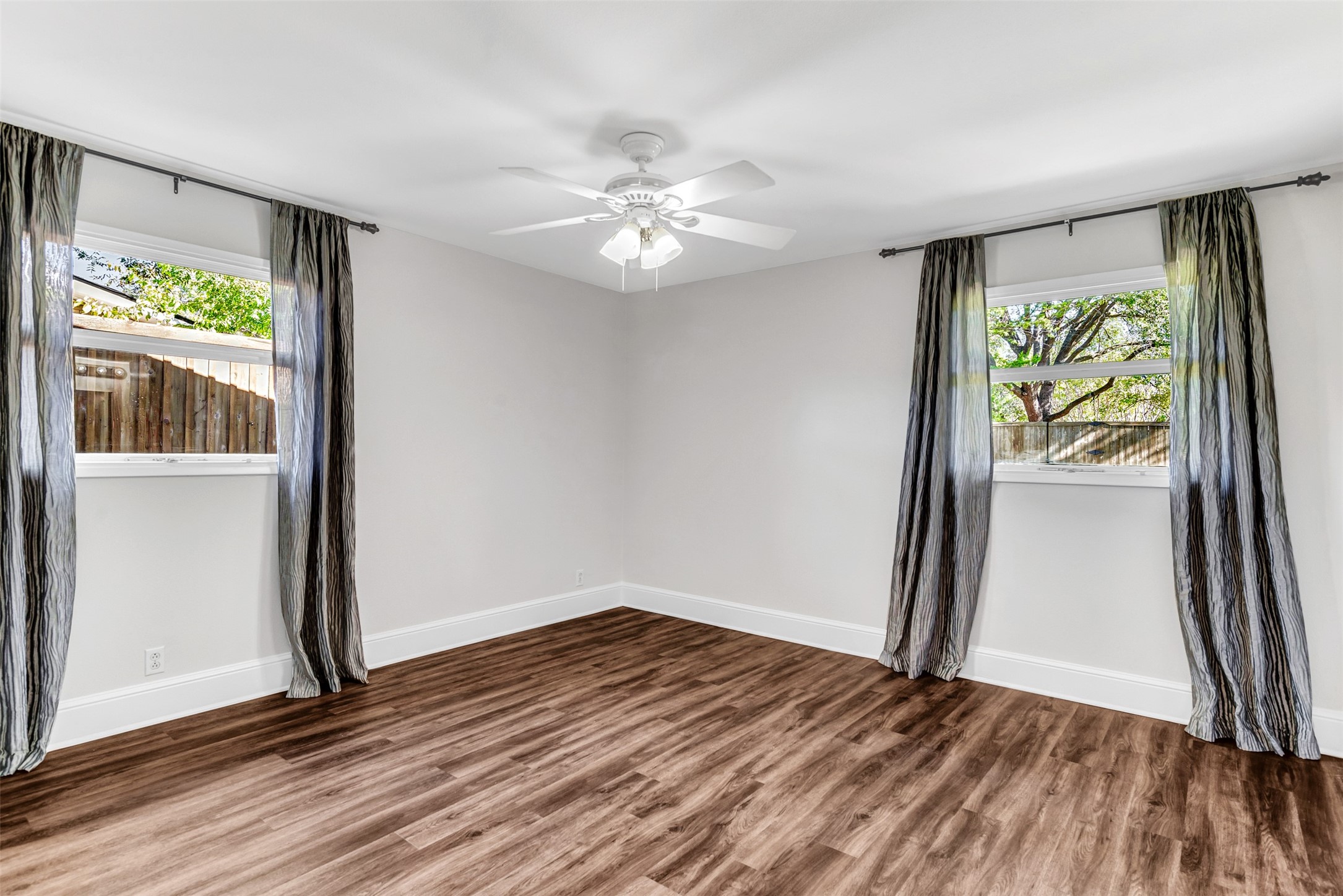 1516 LOMITA Drive
