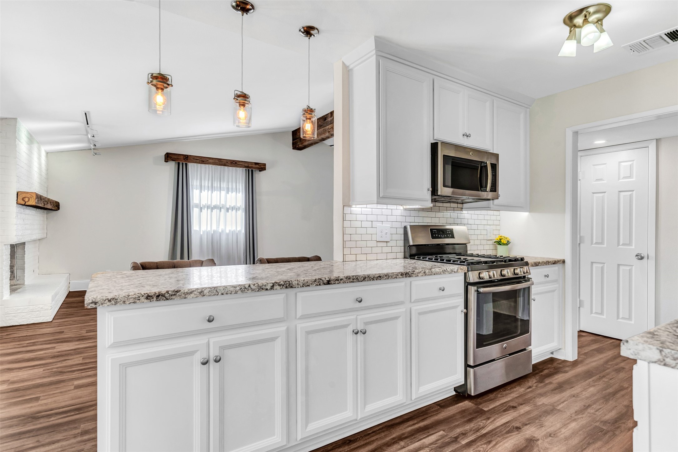 1516 LOMITA Drive
