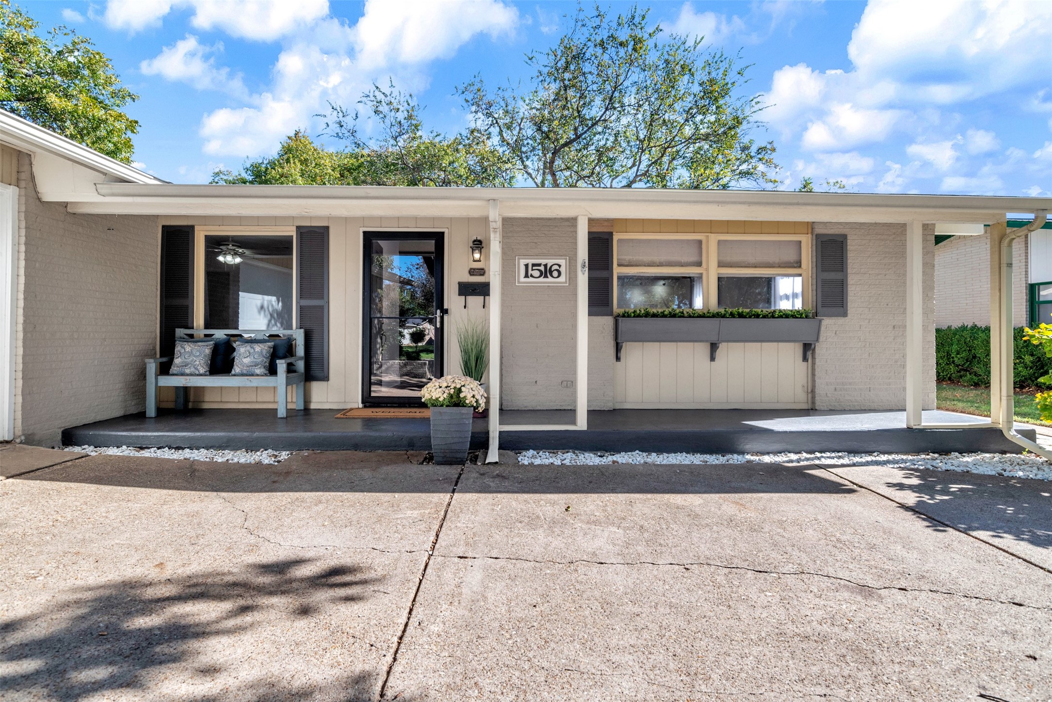 1516 LOMITA Drive