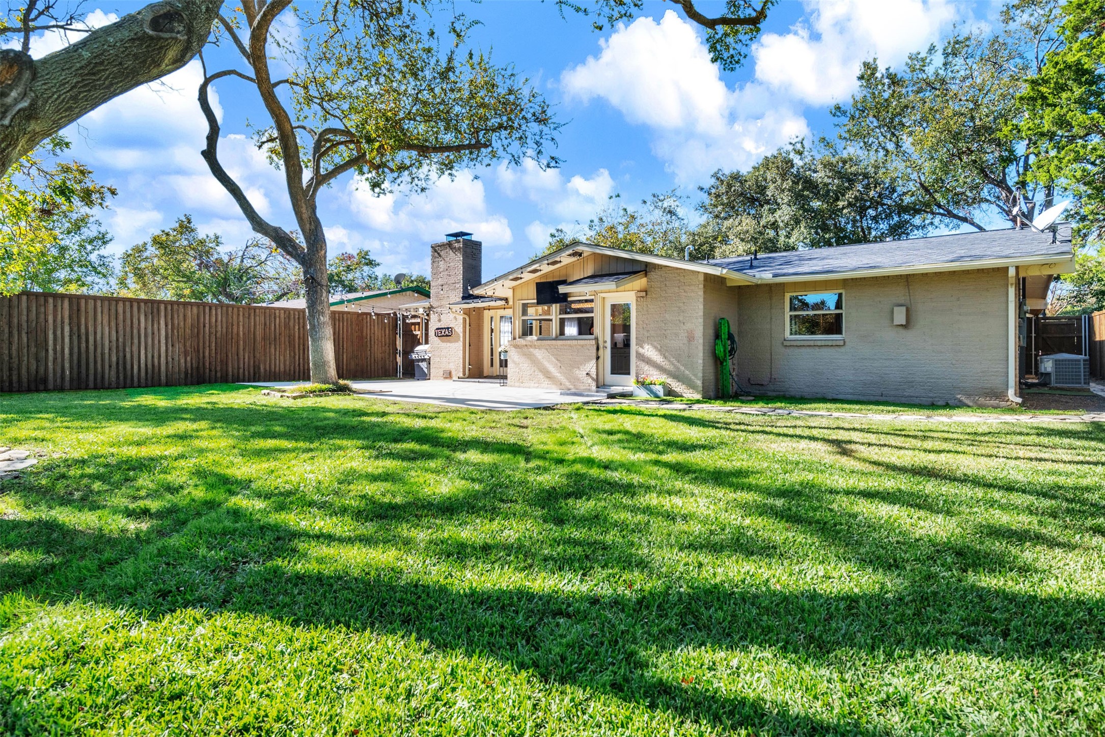 1516 LOMITA Drive