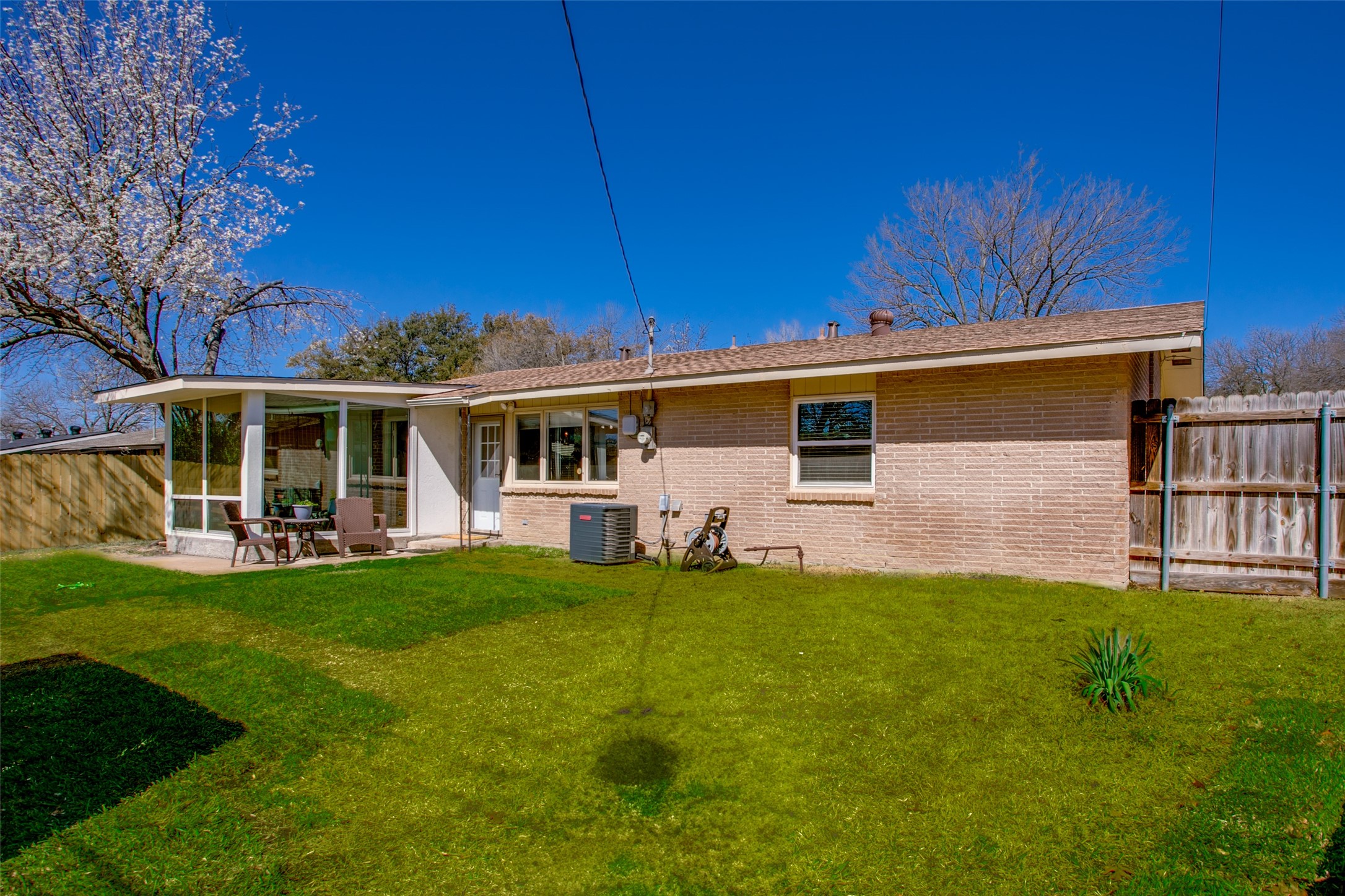 911 Meadow View Drive