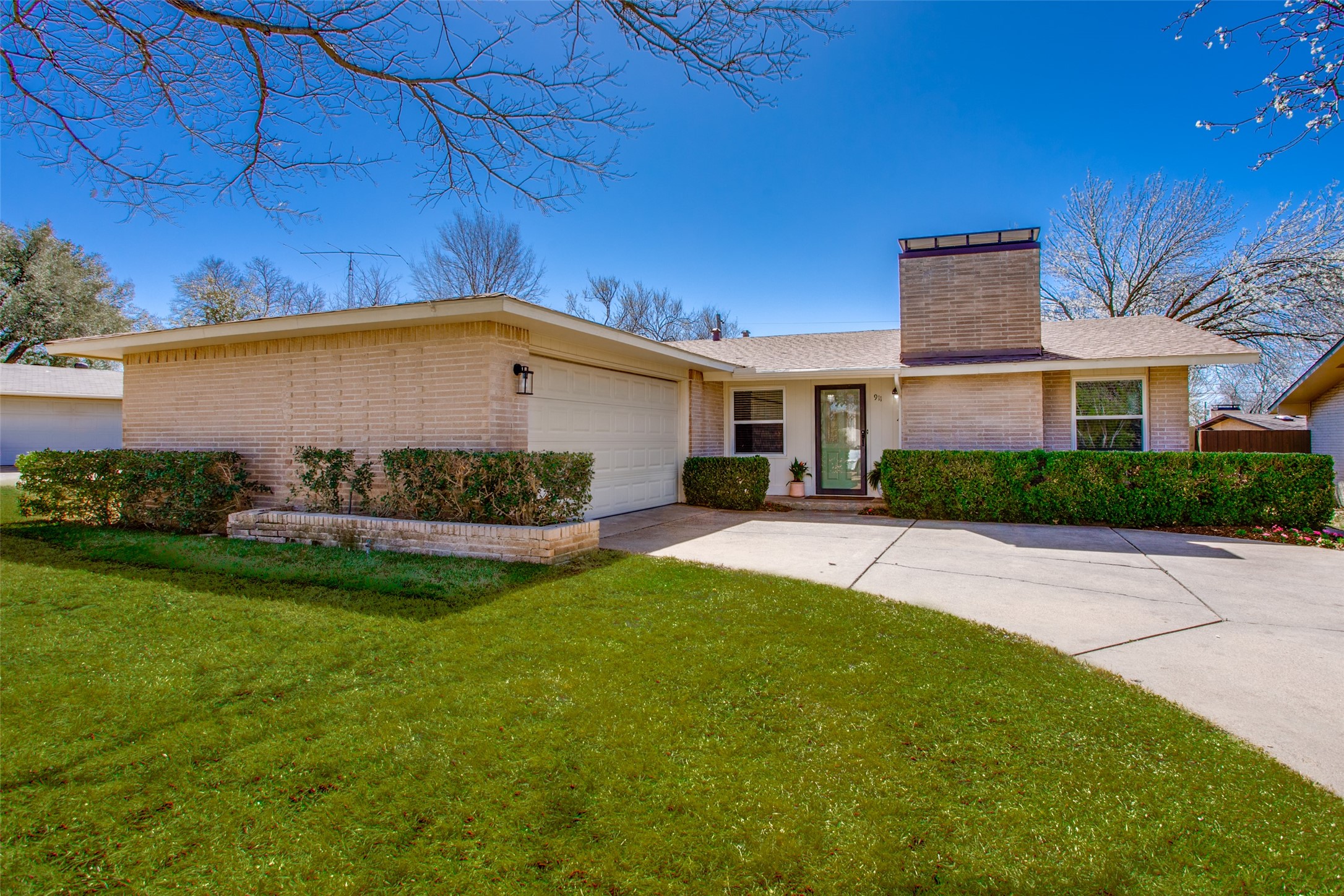 911 Meadow View Drive