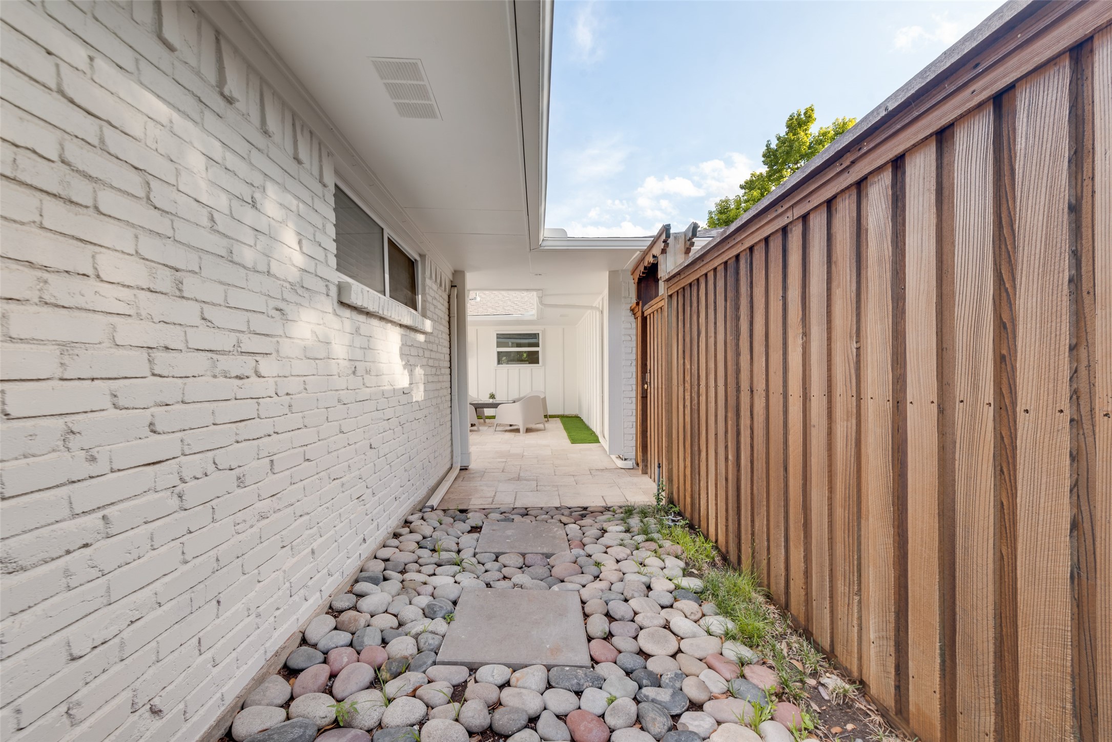 7429 Tangleglen Drive