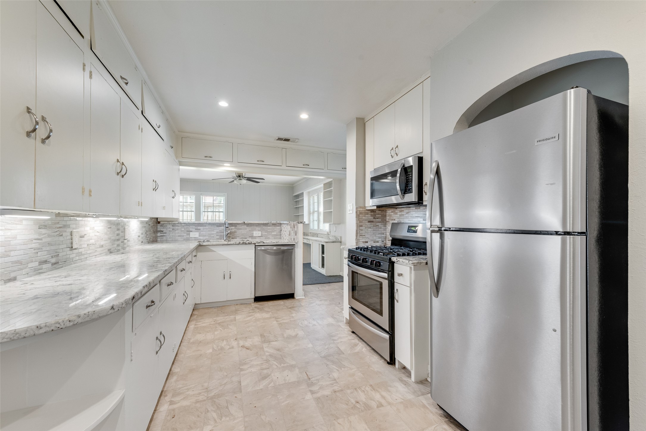 6055 Ellsworth Avenue