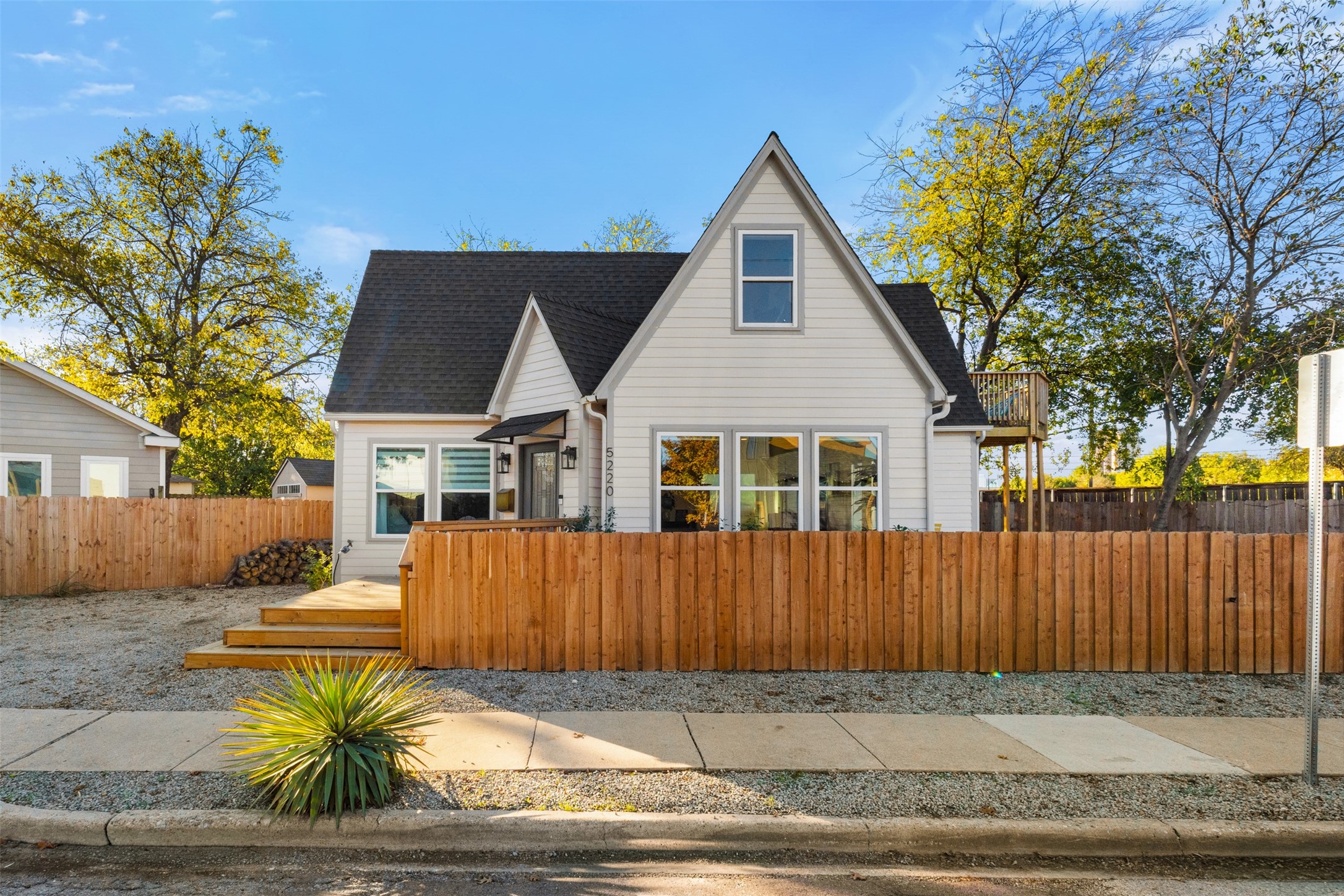 5220 Bonita Avenue