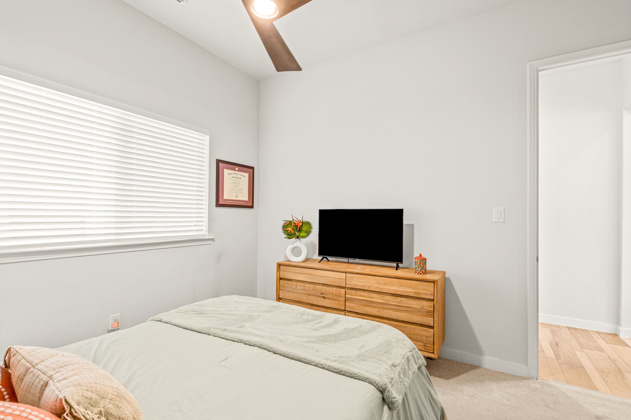 3524 E Cheney Avenue