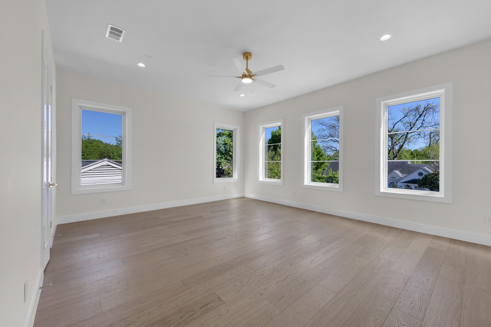 6055 Ellsworth Avenue