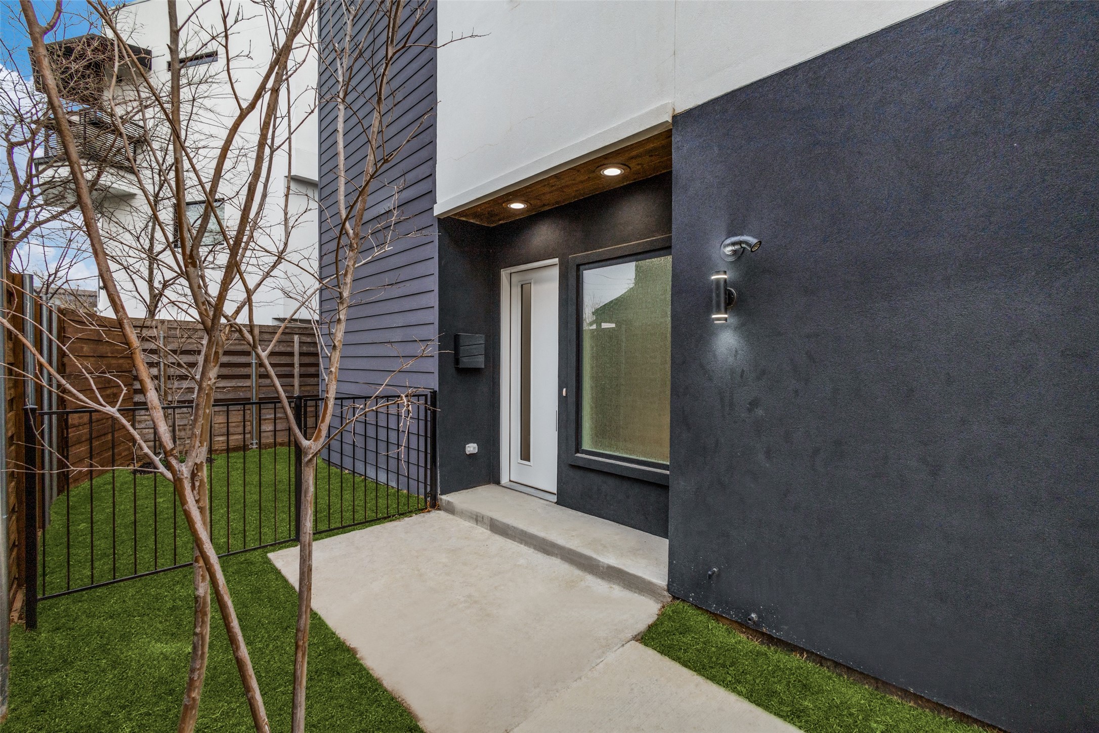 2714 N Carroll Avenue 103