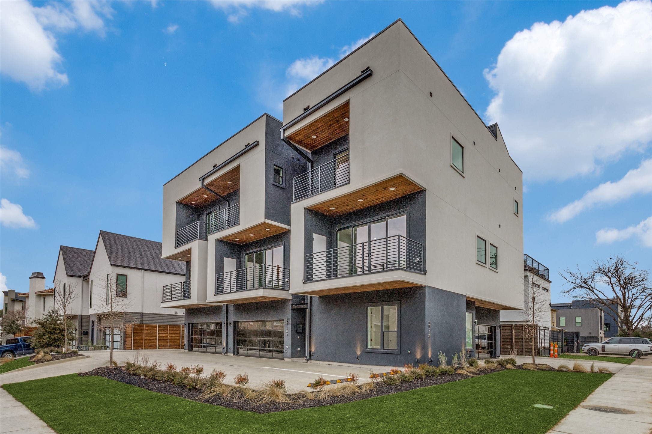 2714 N Carroll Avenue 103