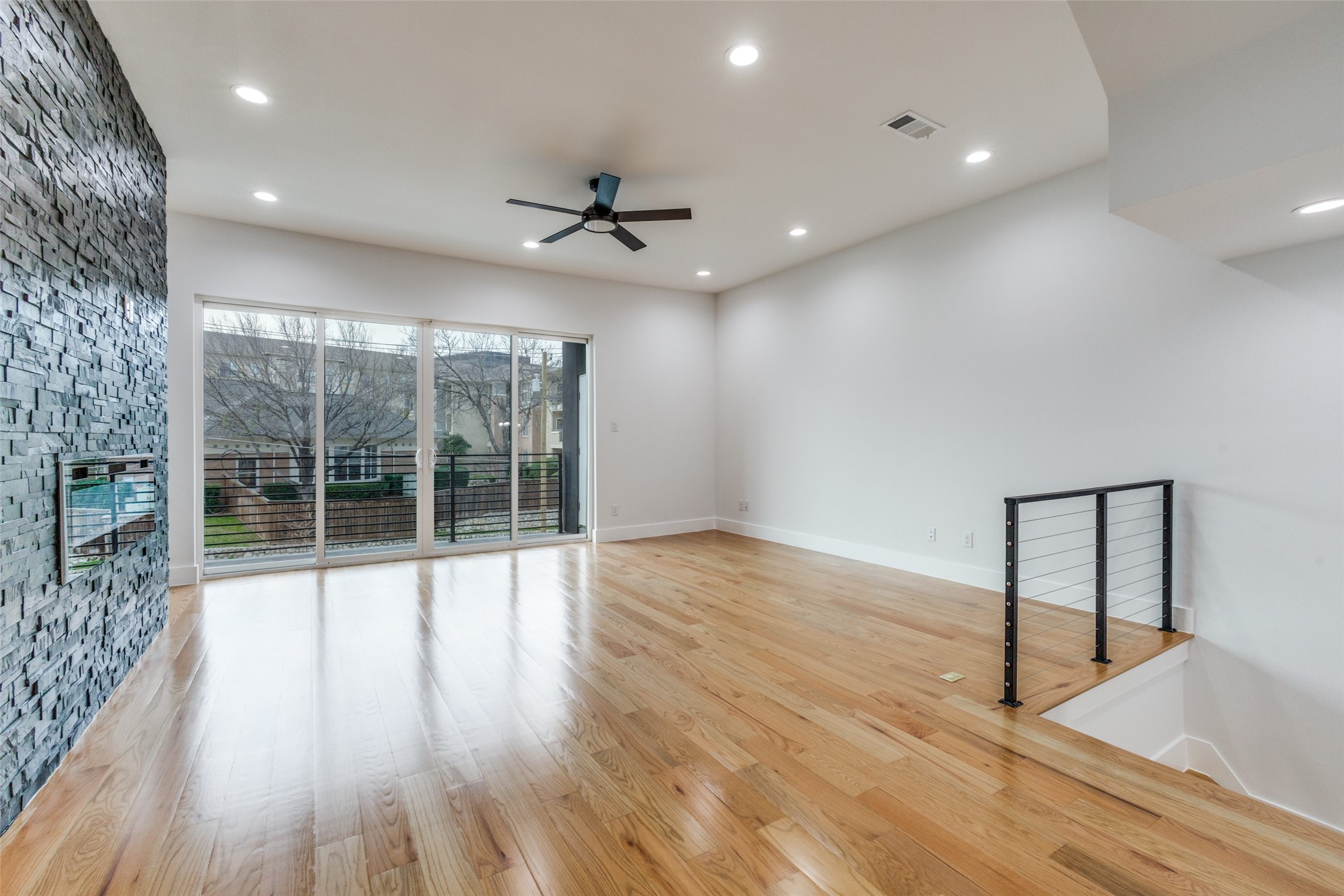 2714 N Carroll Avenue 103