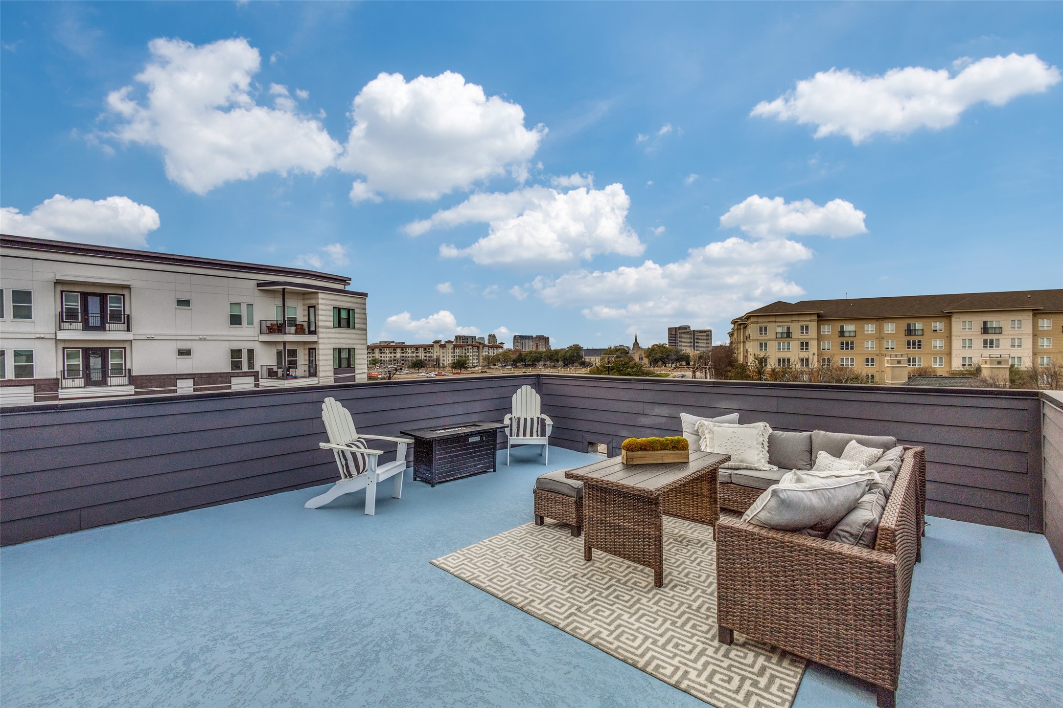 2714 N Carroll Avenue 103
