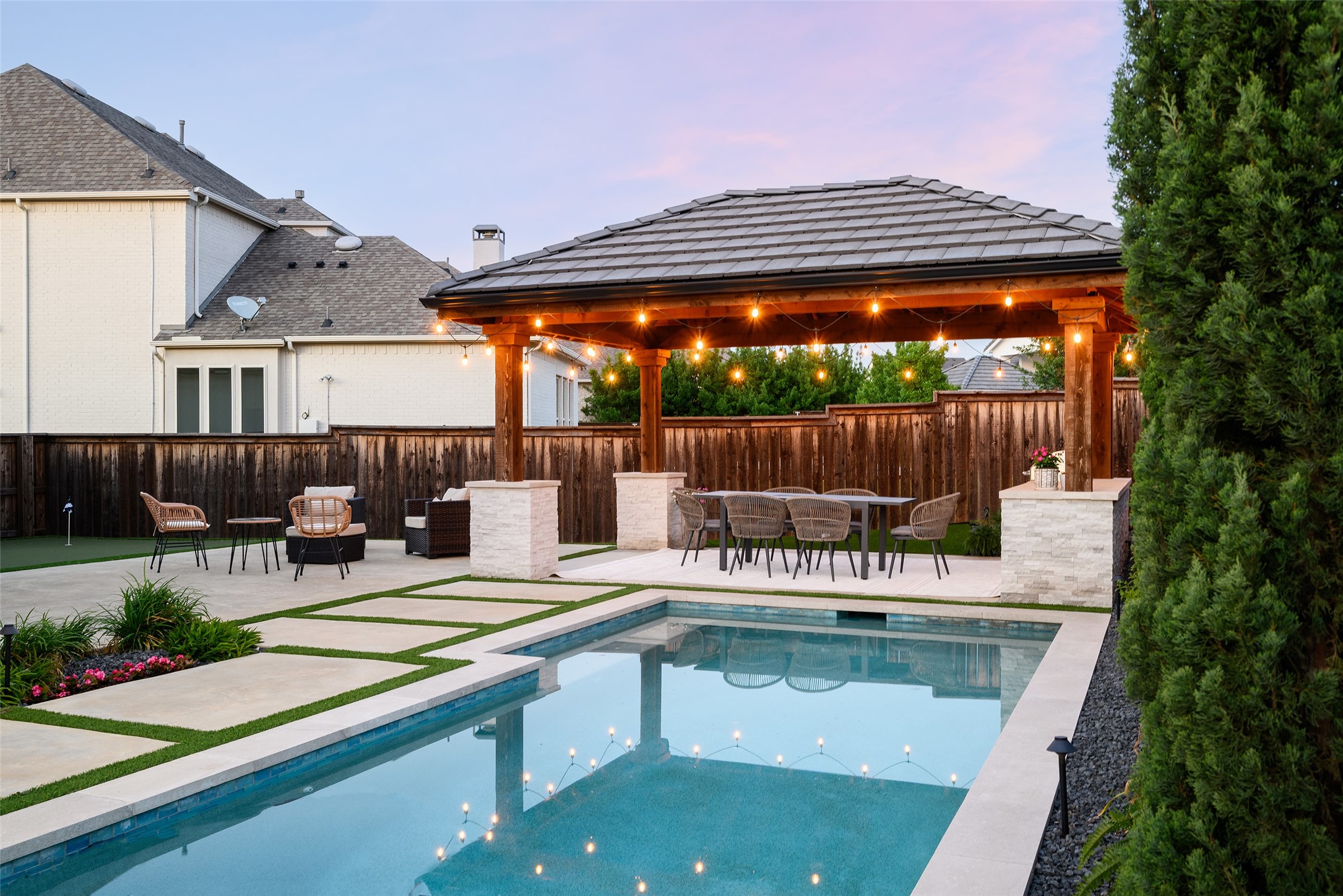 2121 Normandy Circle
