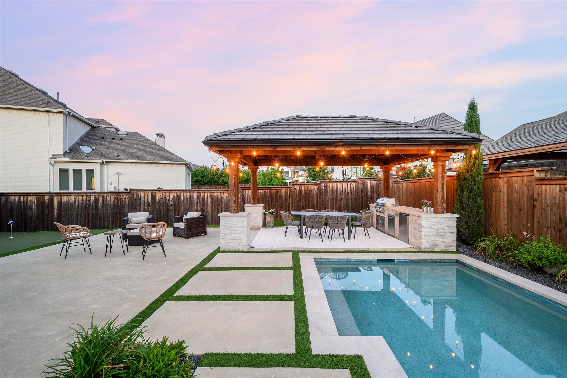 2121 Normandy Circle