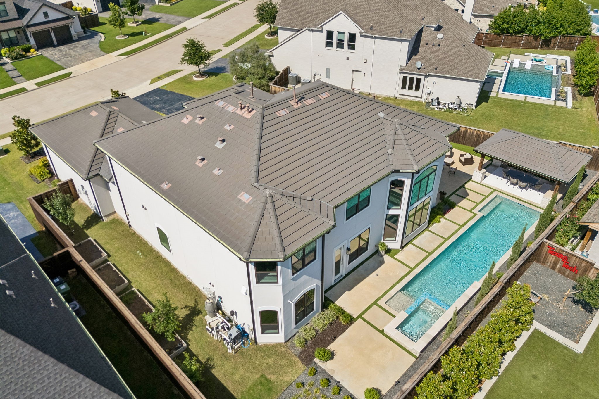 2121 Normandy Circle