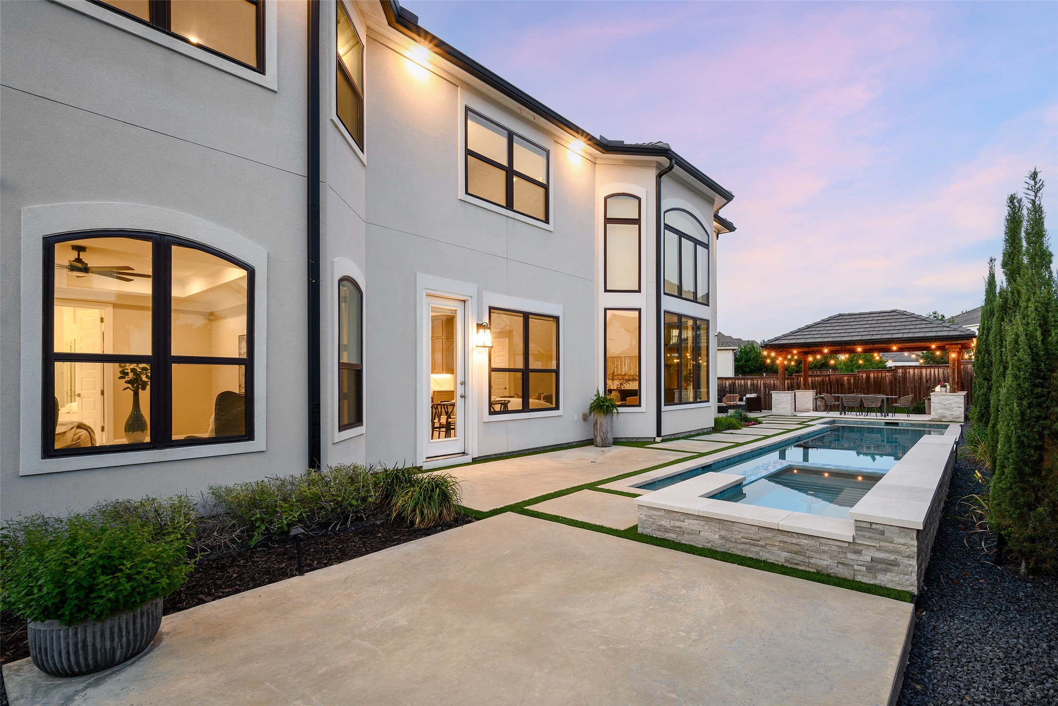 2121 Normandy Circle