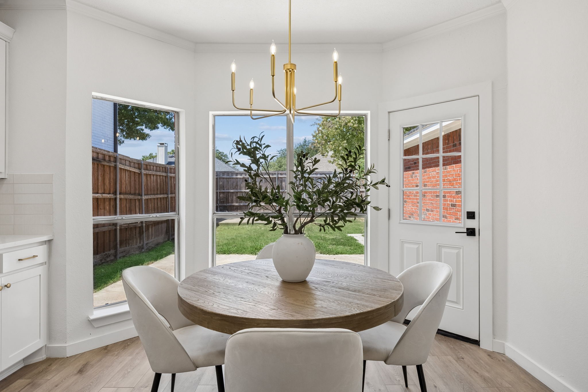 6729 Macintosh Drive