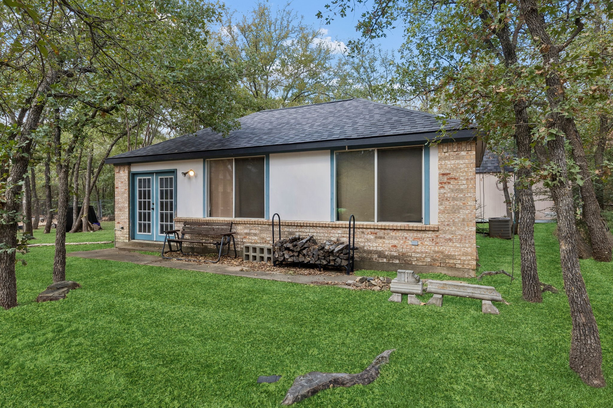 1161 Gibbons Road S