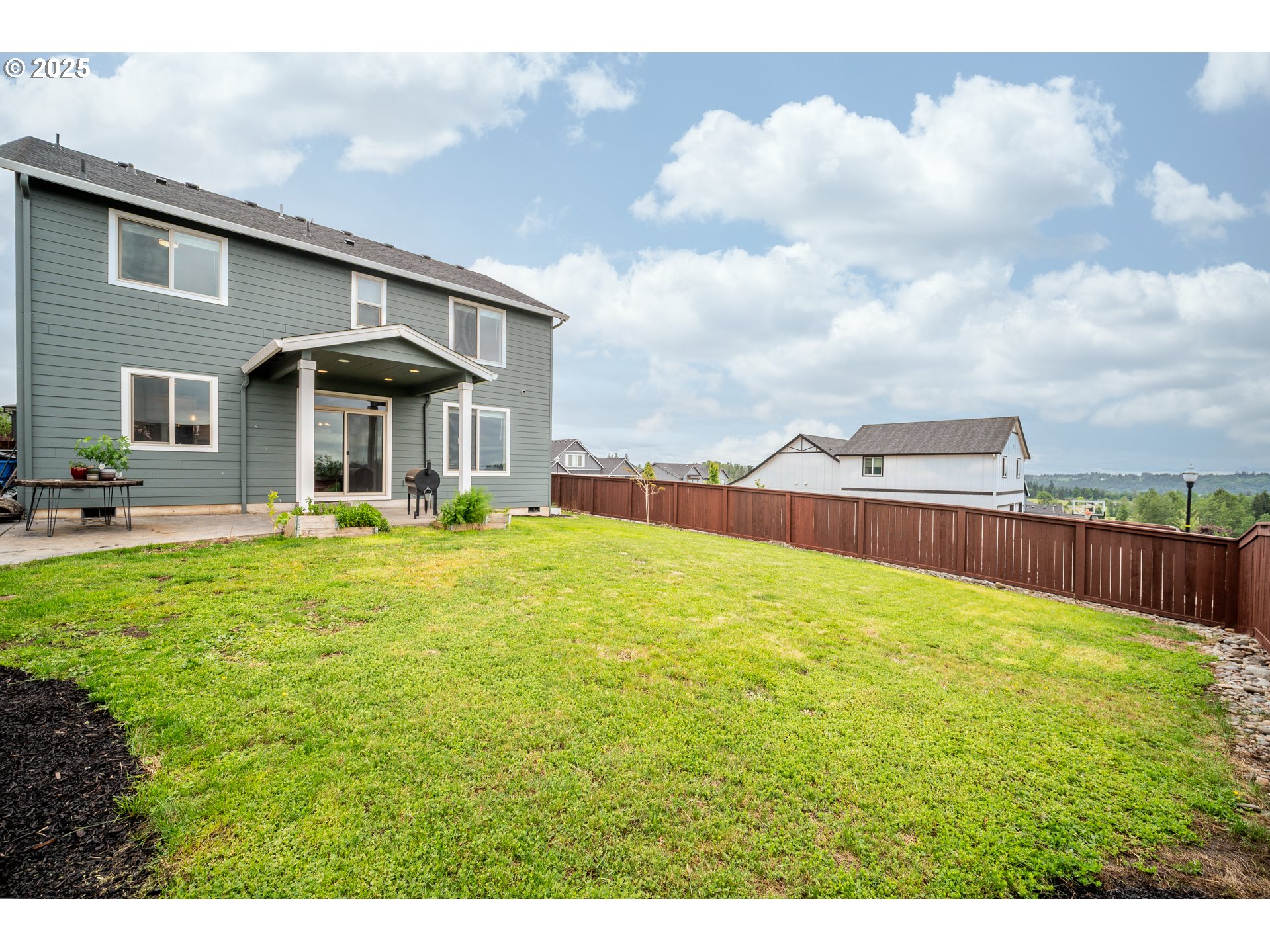 722 E VINE MAPLE AVE