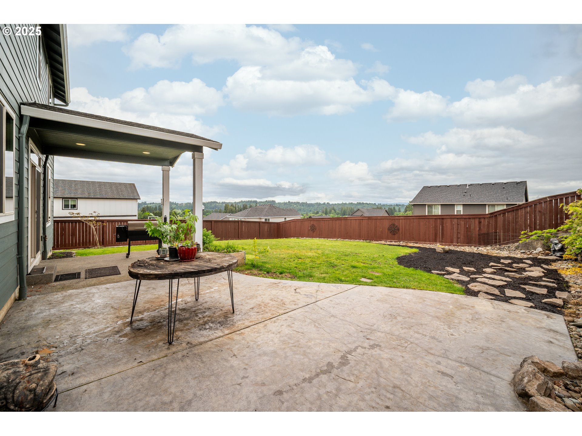 722 E VINE MAPLE AVE