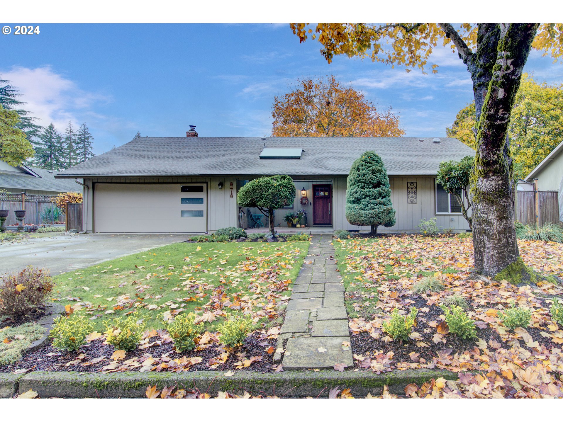 8418 NW GREENBRIAR DR