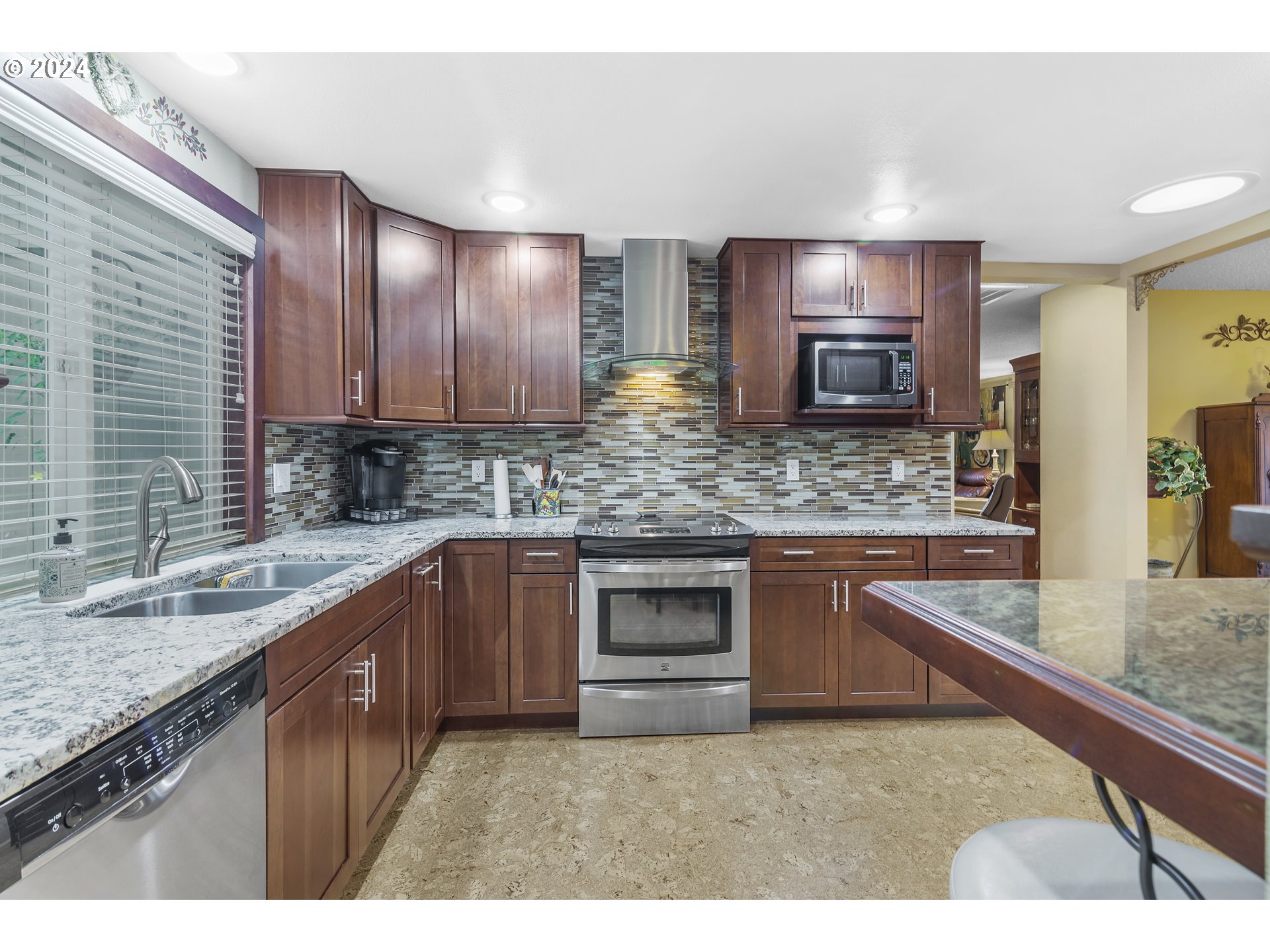 8418 NW GREENBRIAR DR