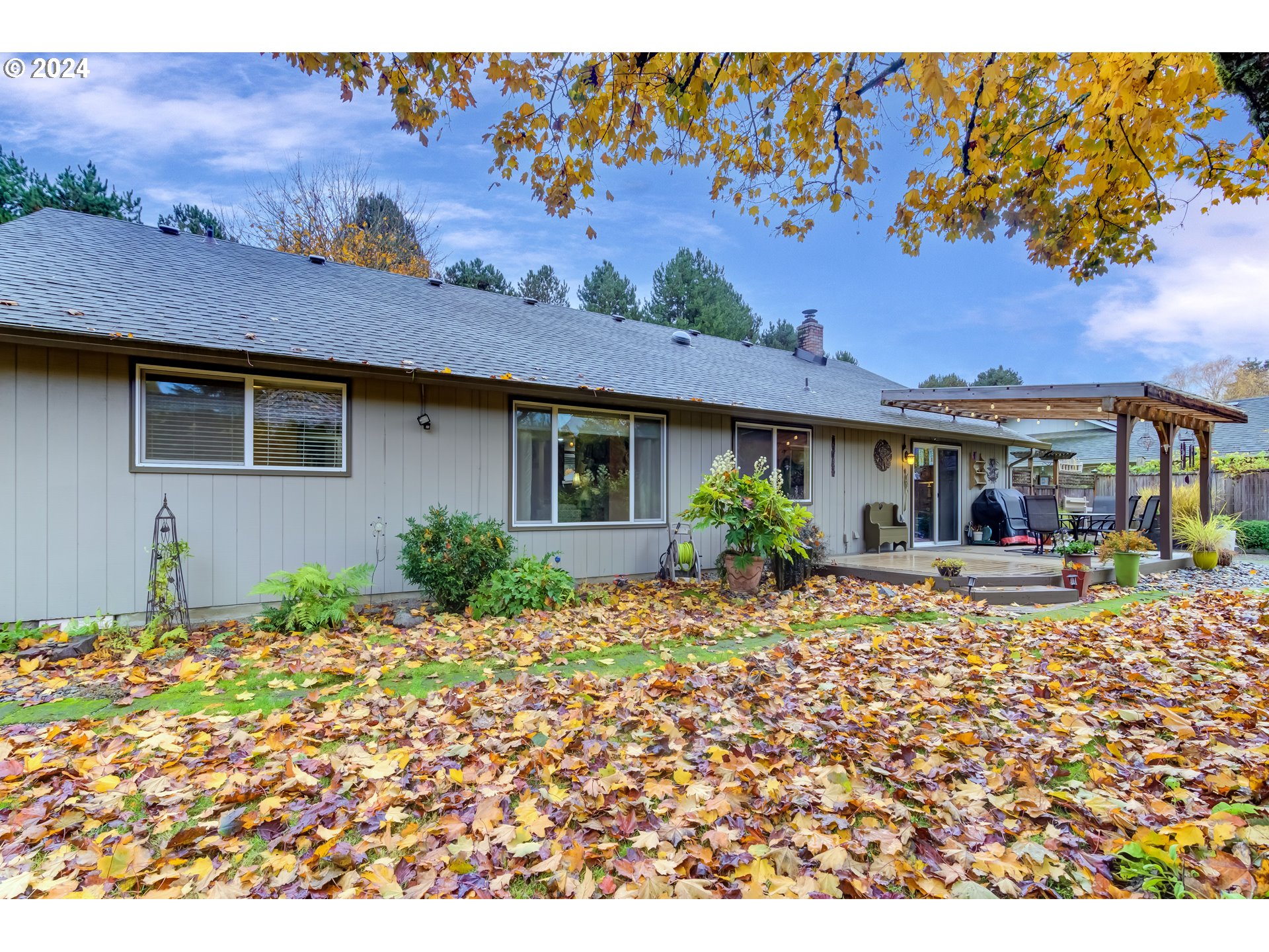8418 NW GREENBRIAR DR