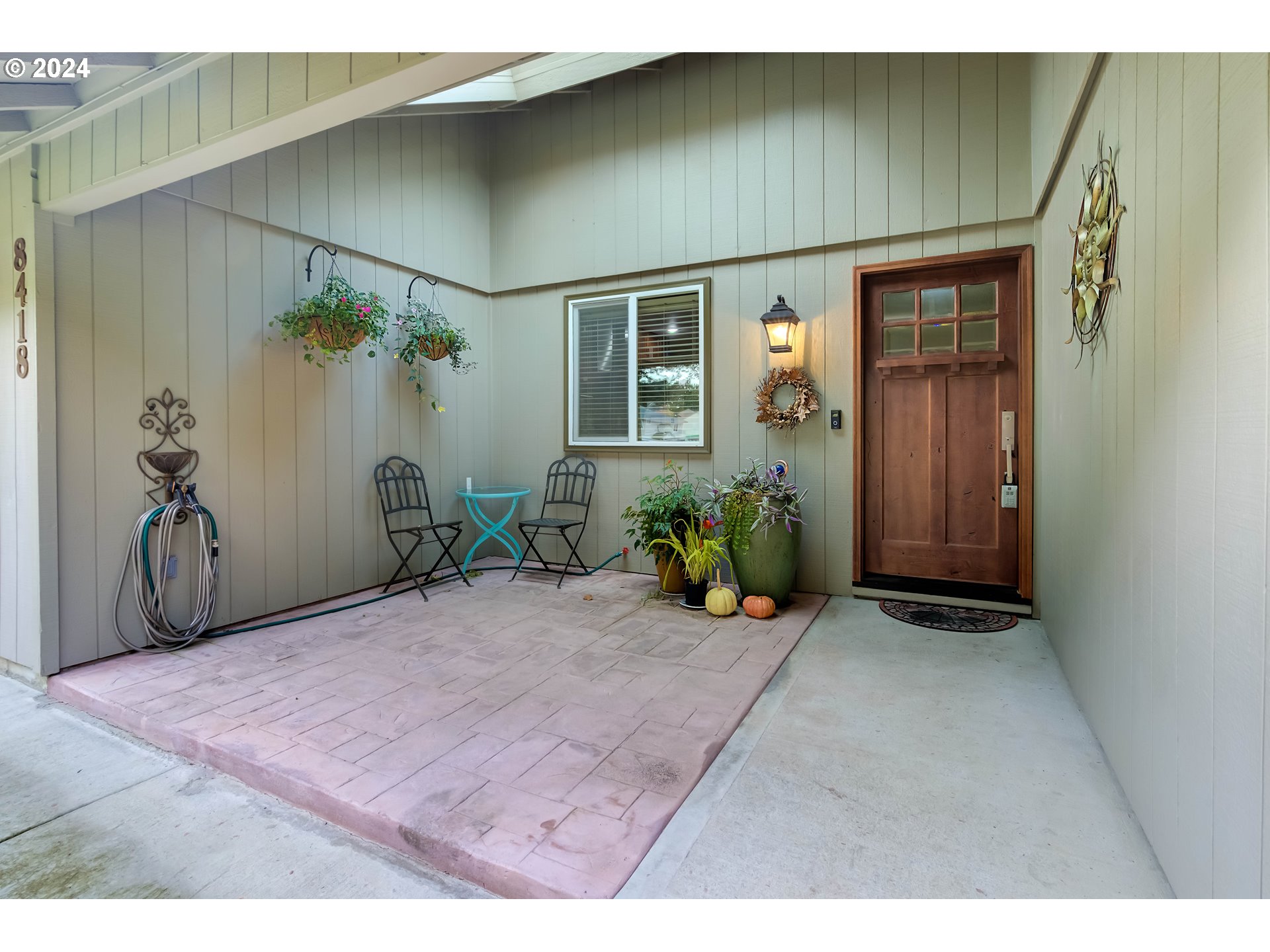 8418 NW GREENBRIAR DR