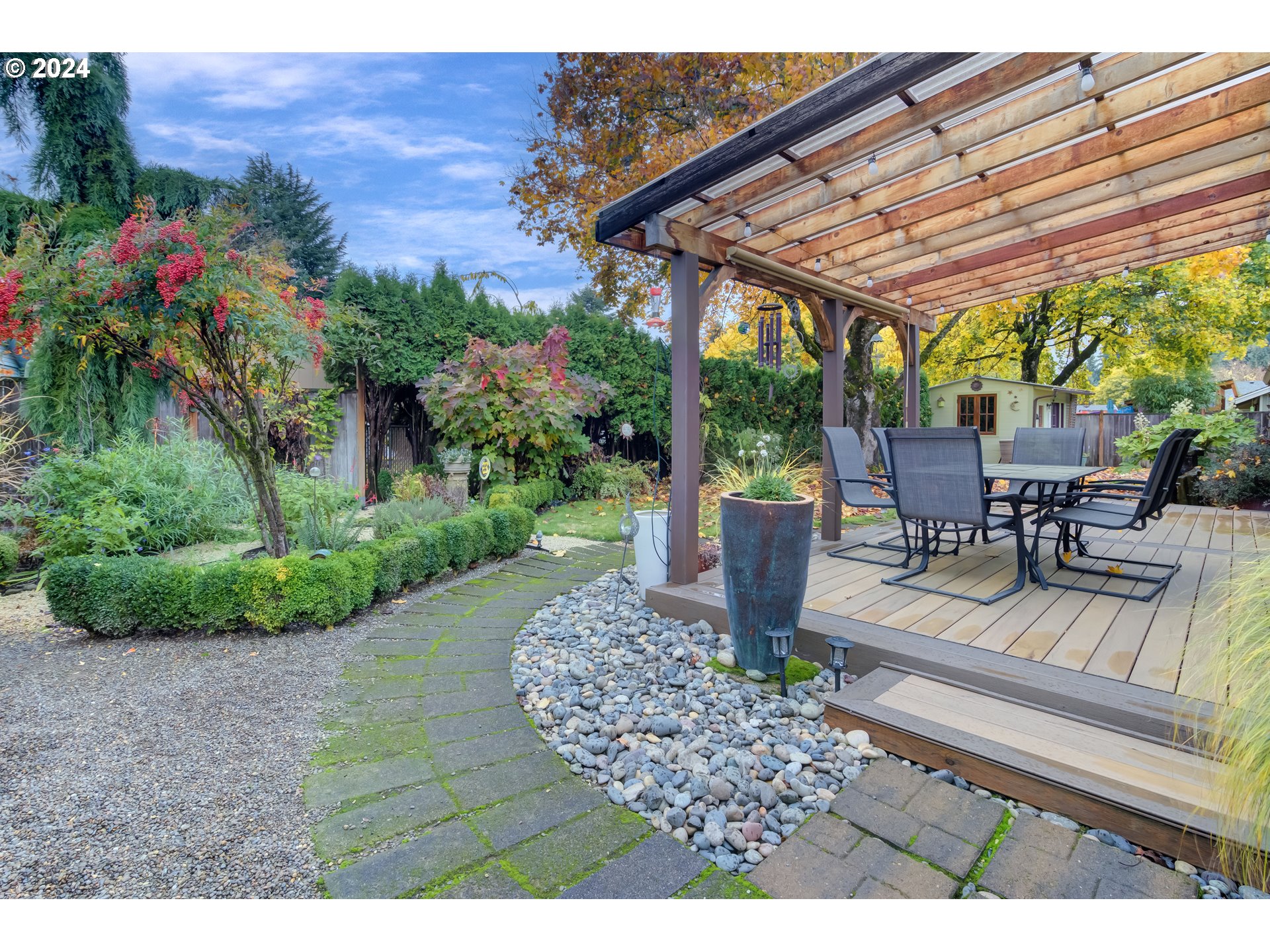8418 NW GREENBRIAR DR