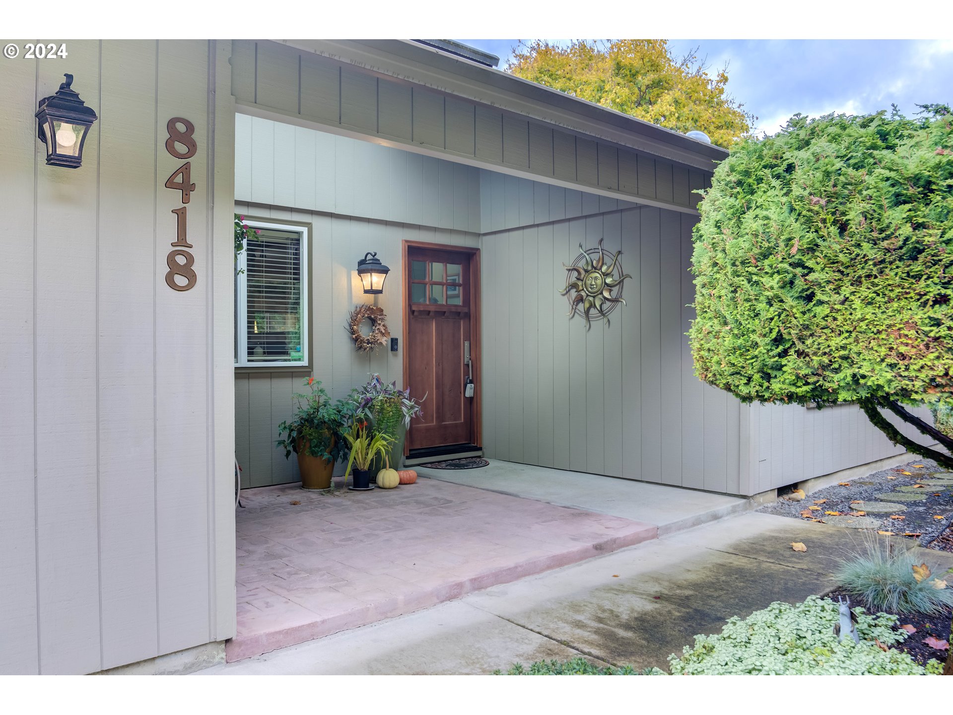 8418 NW GREENBRIAR DR