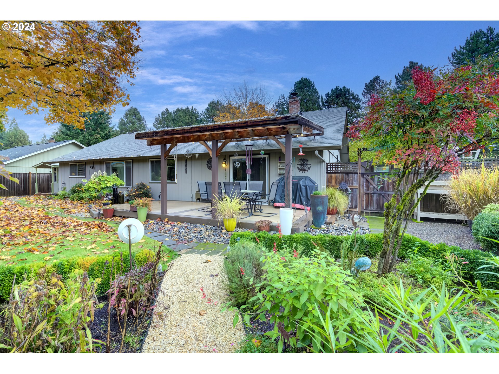 8418 NW GREENBRIAR DR