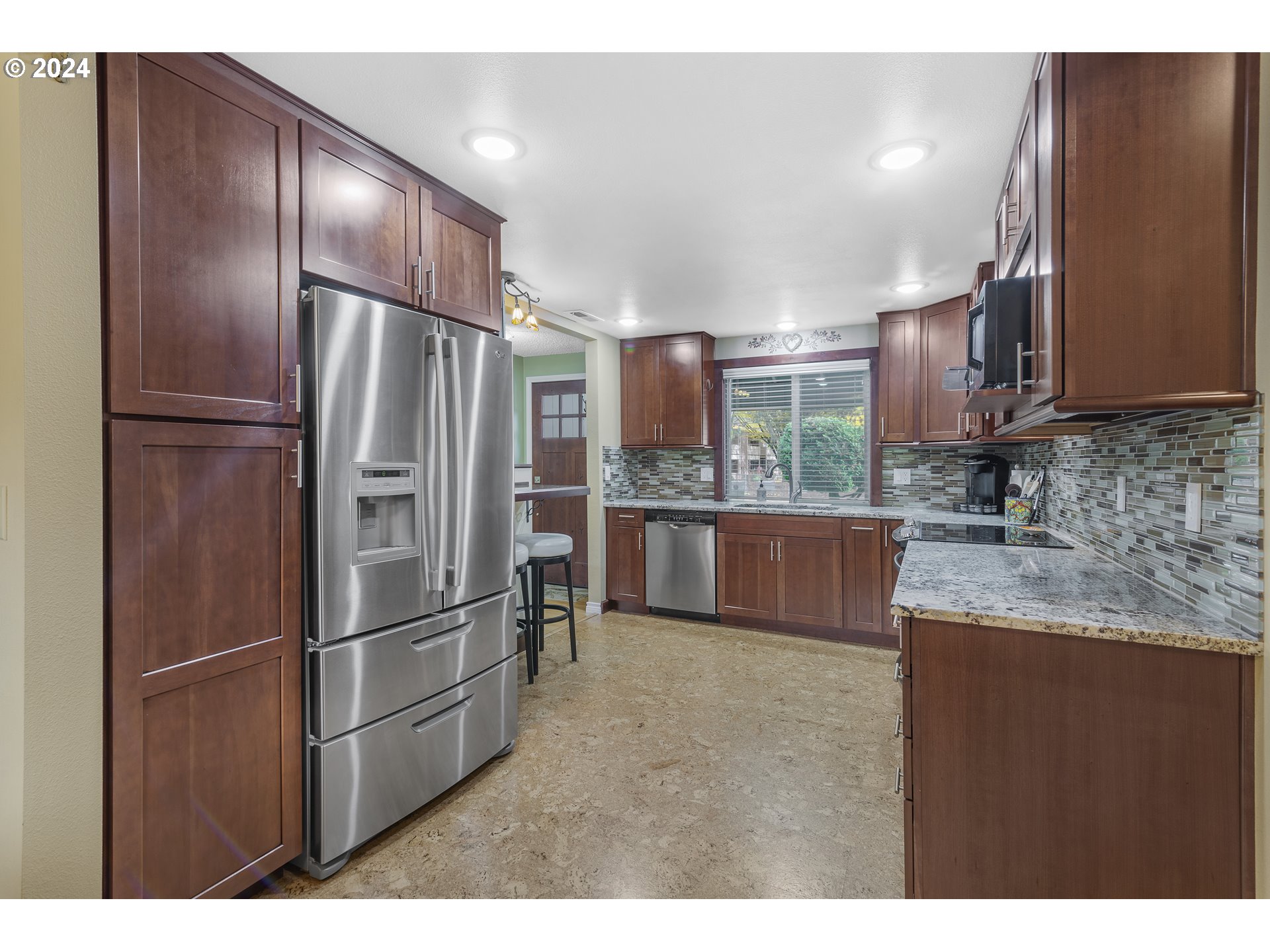 8418 NW GREENBRIAR DR