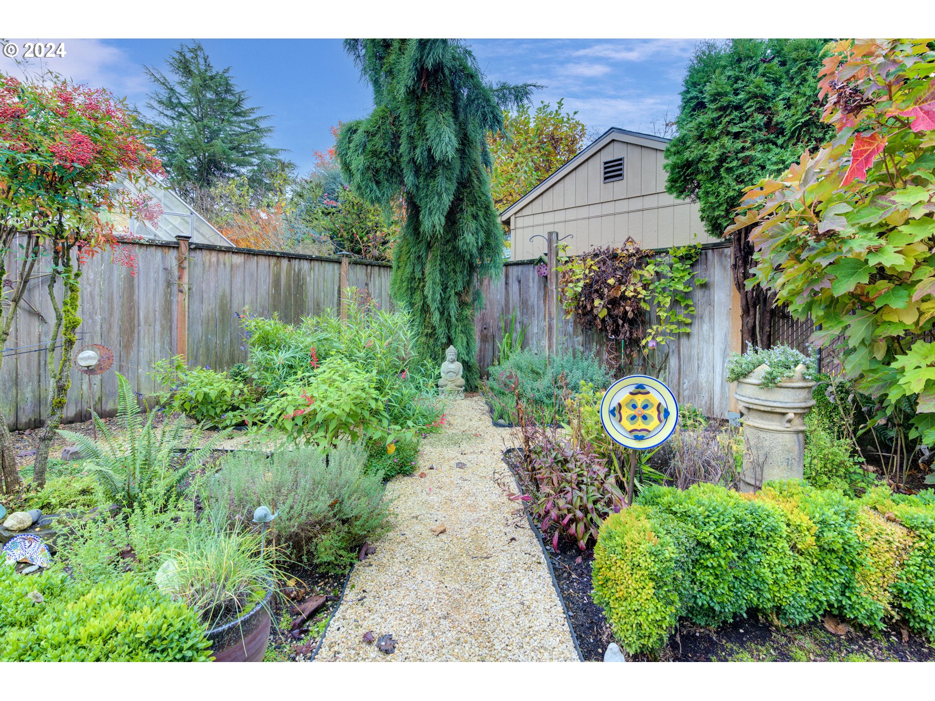 8418 NW GREENBRIAR DR