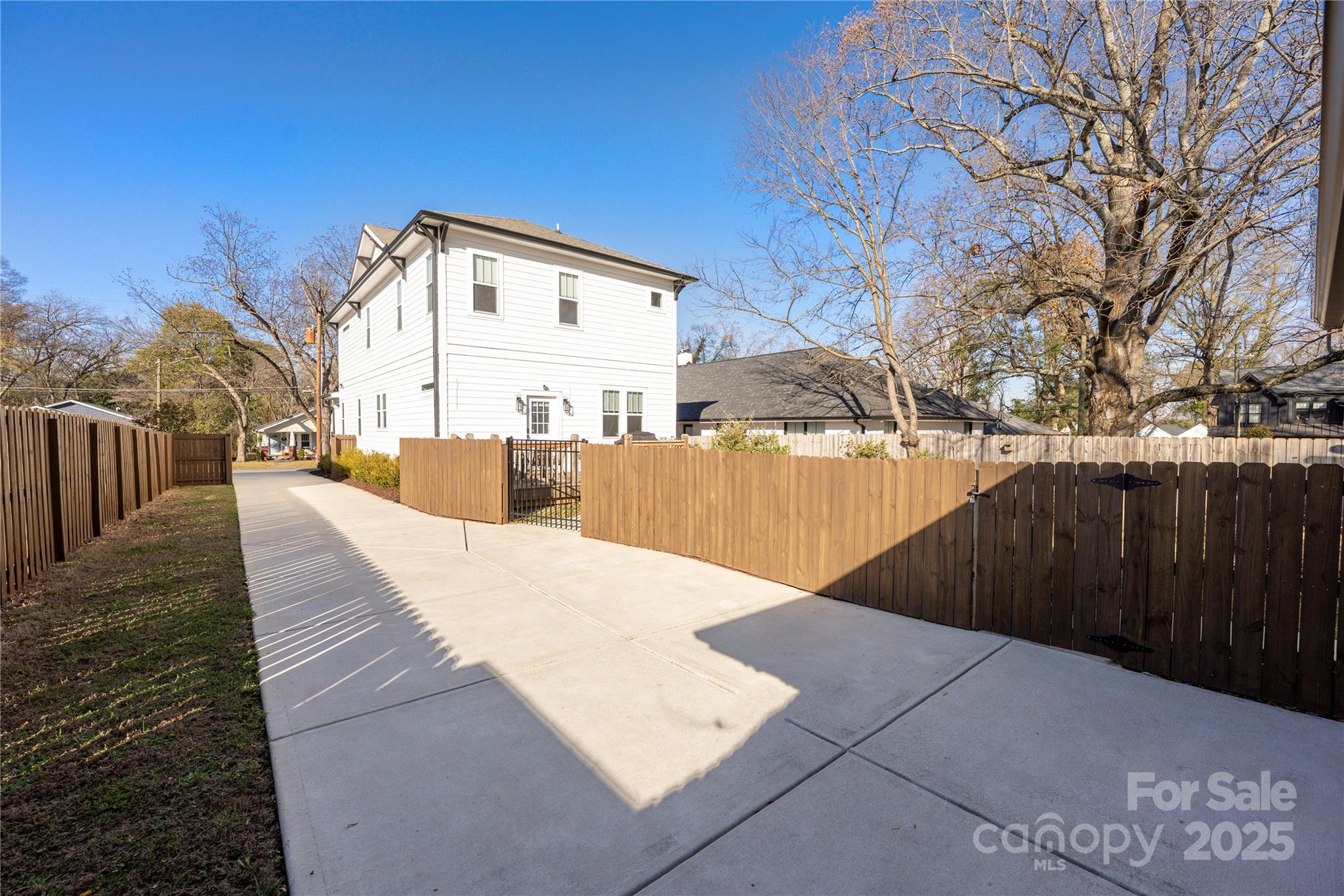 1009 Pryor Street