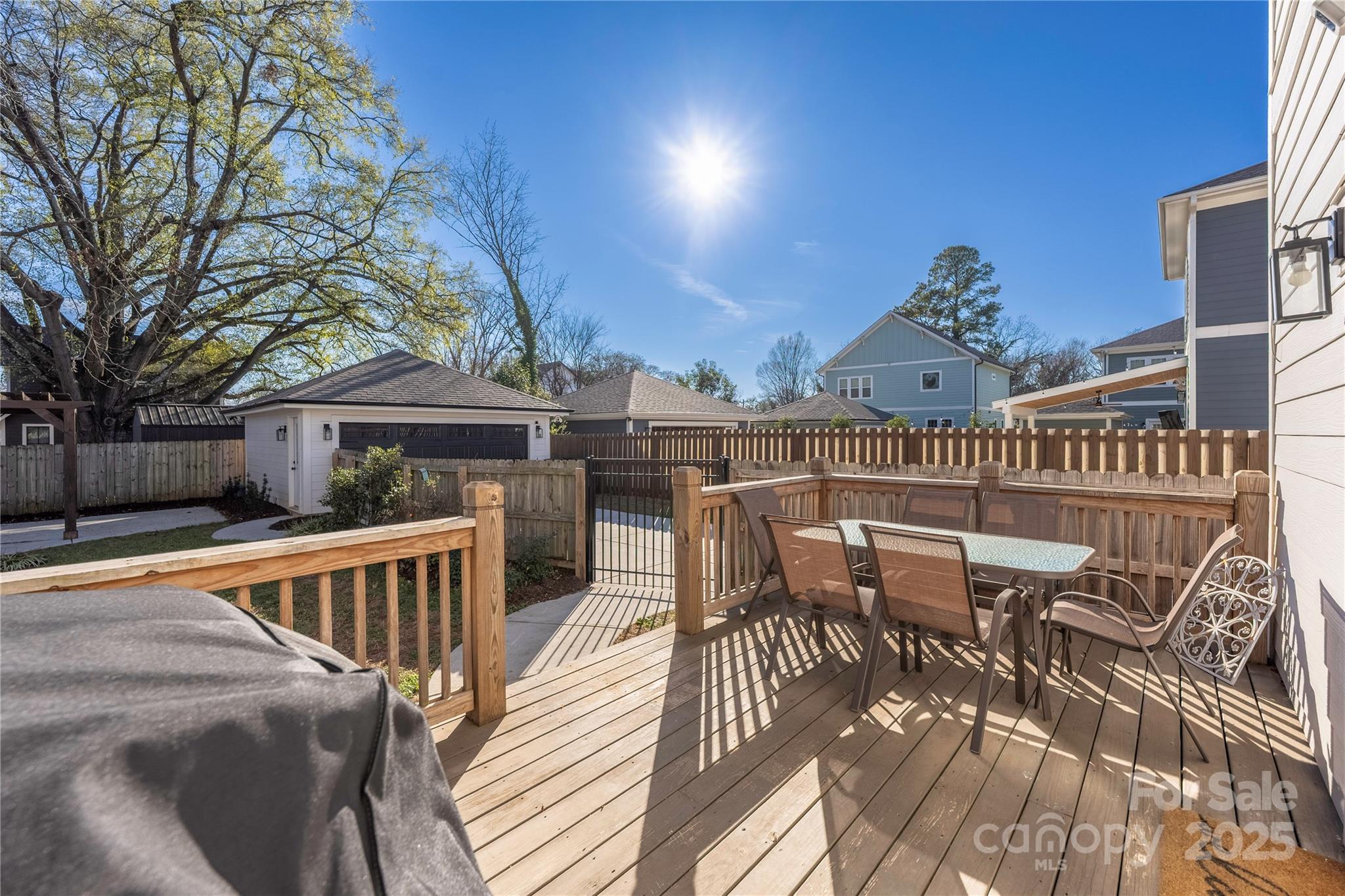 1009 Pryor Street