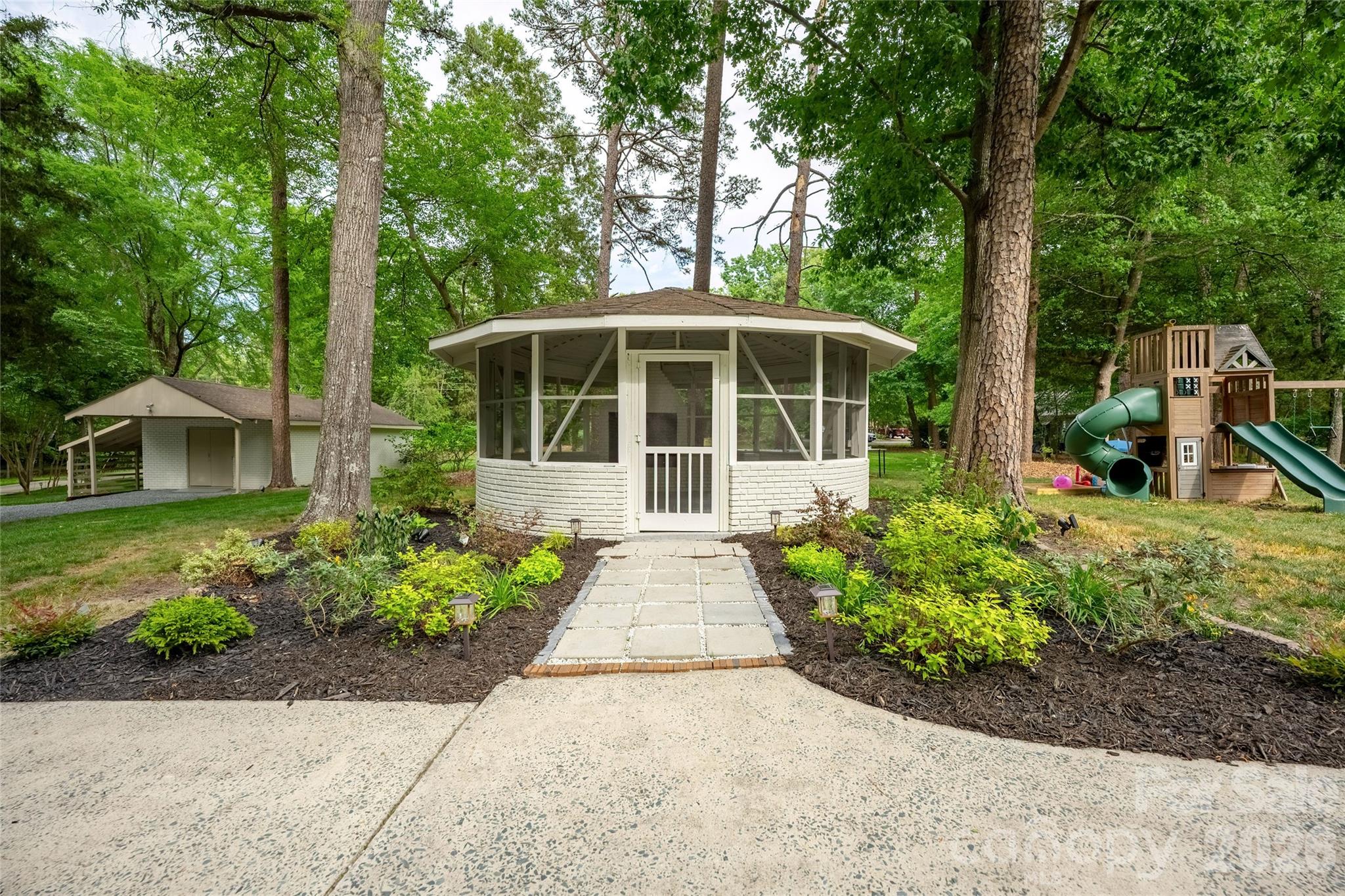 1800 Chestnut Lane