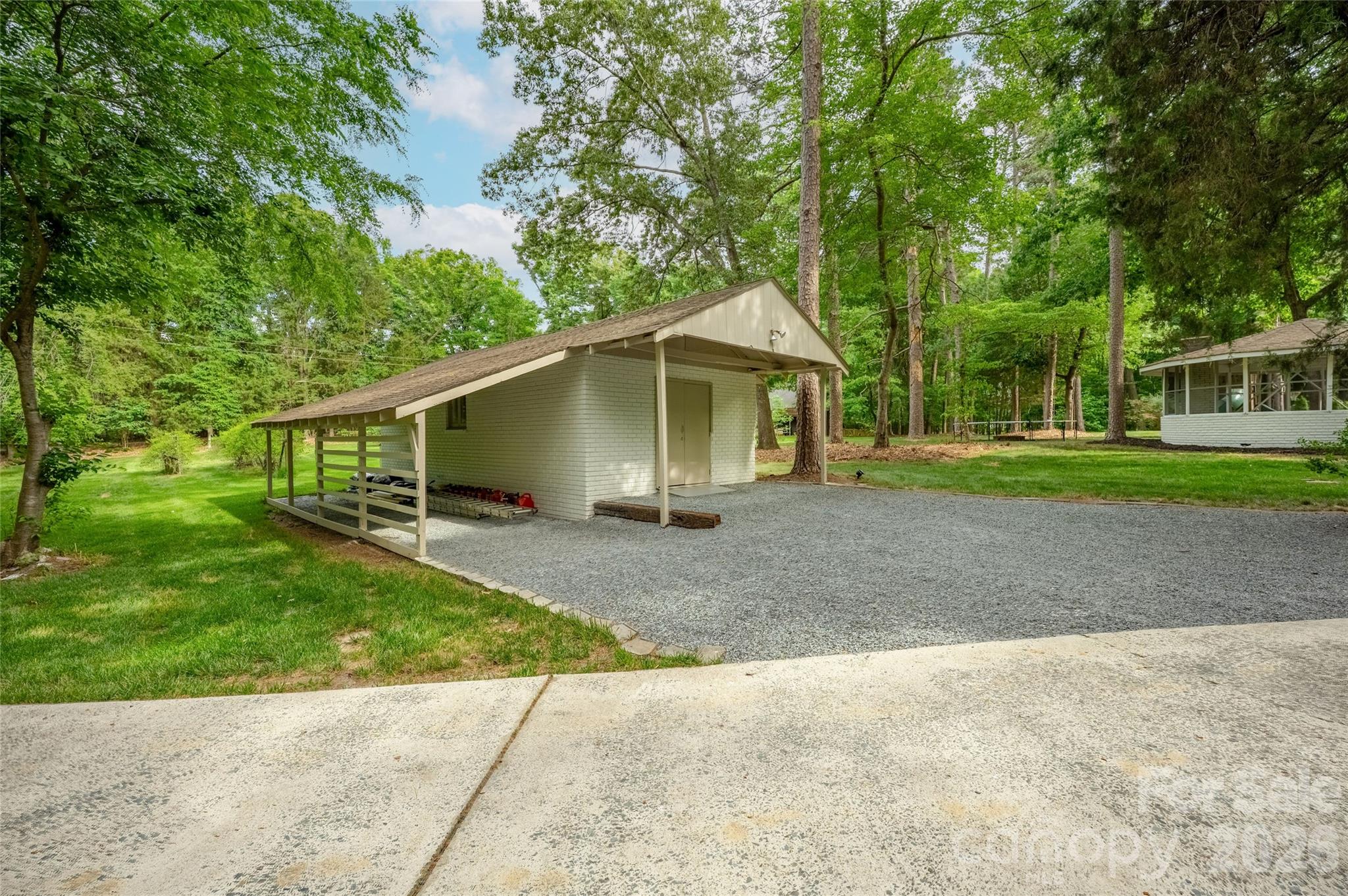 1800 Chestnut Lane