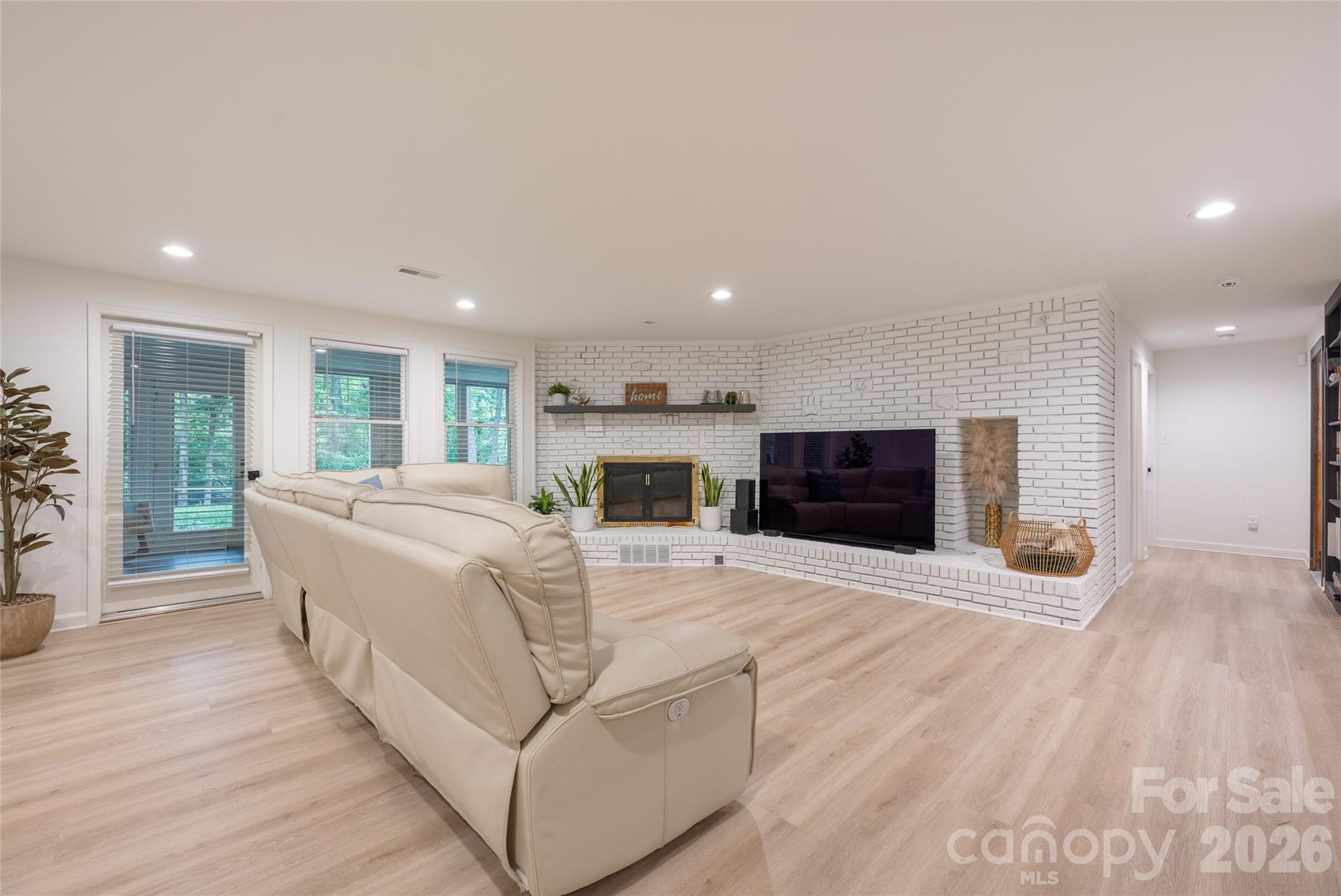 1800 Chestnut Lane