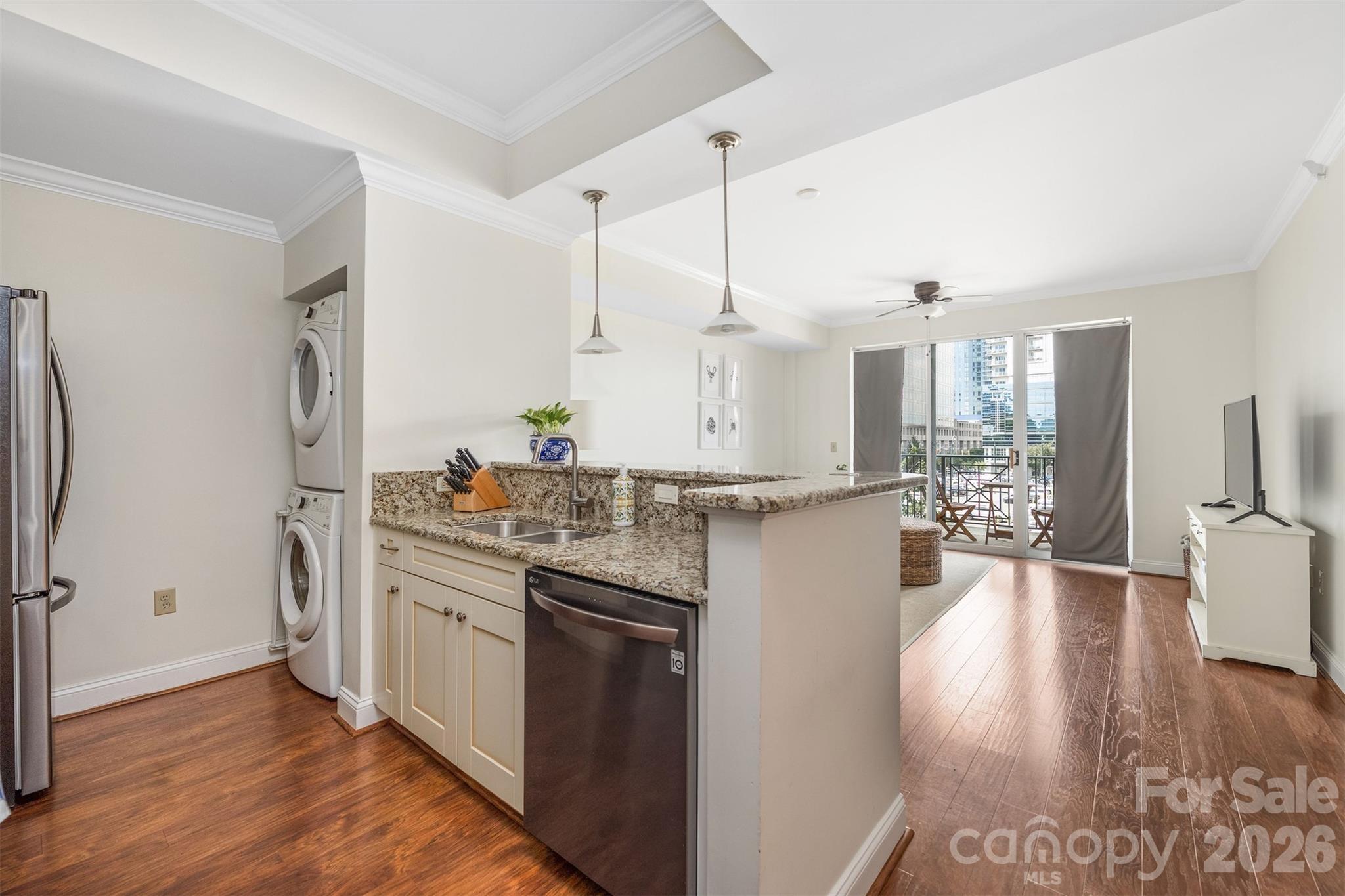 300 W 5th Street Unit: 419