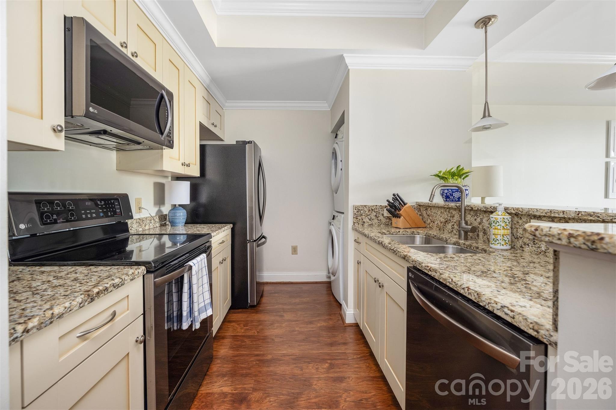 300 W 5th Street Unit: 419
