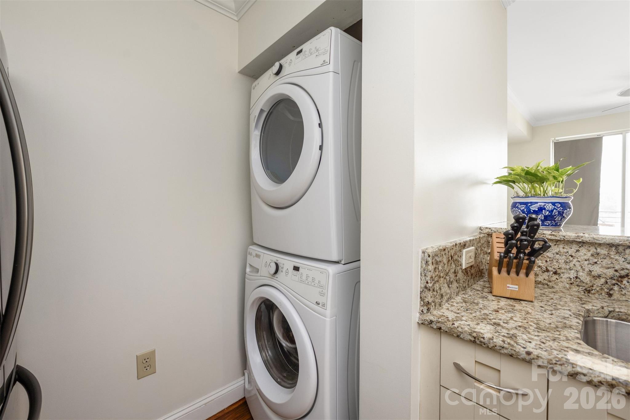 300 W 5th Street Unit: 419