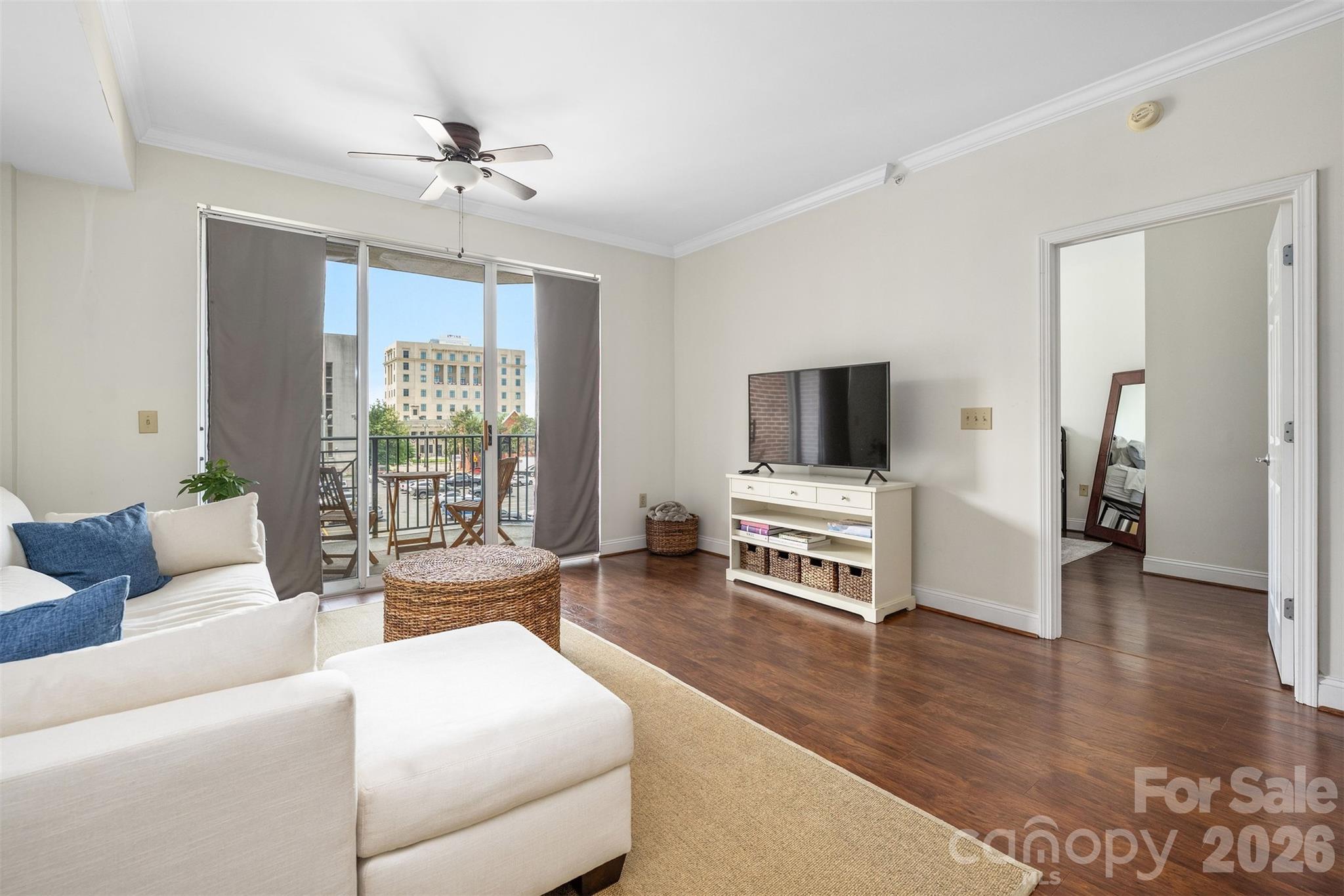 300 W 5th Street Unit: 419