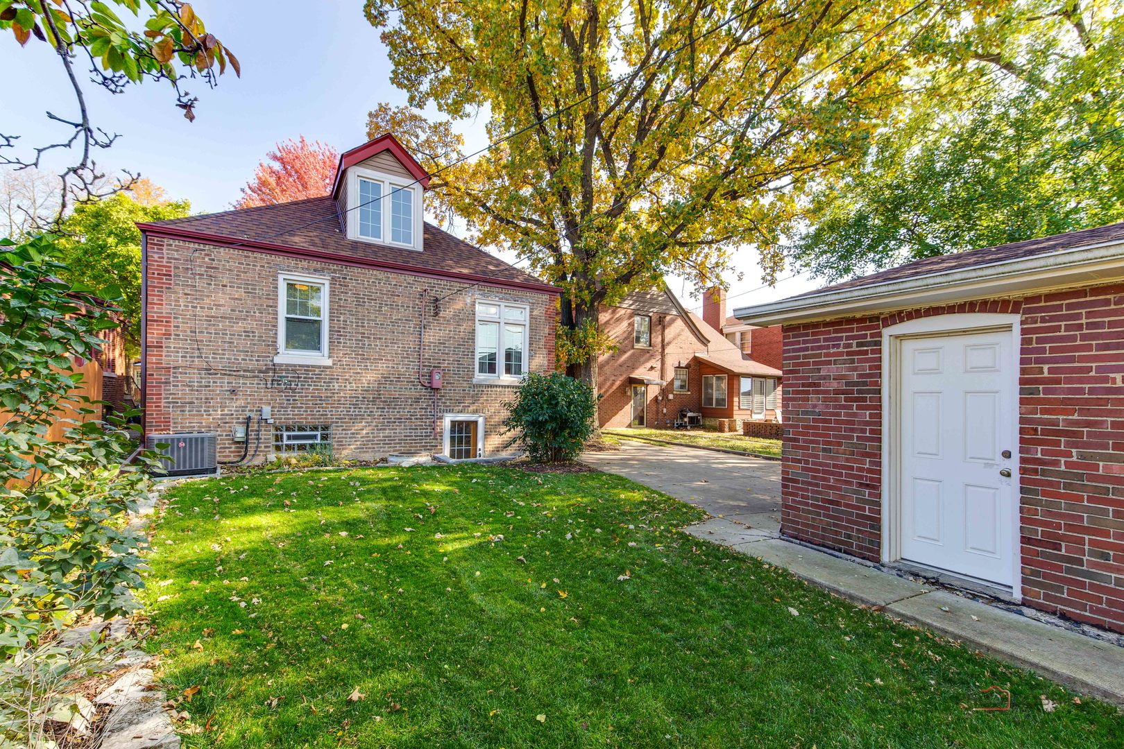 10038 S Claremont Avenue