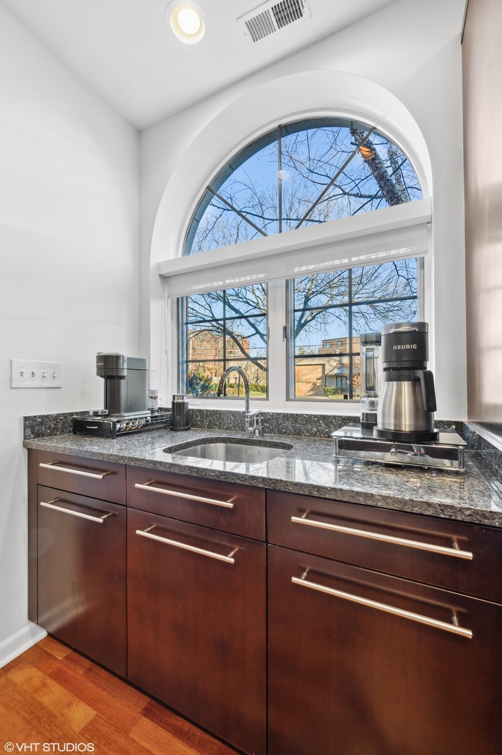 632 La Salle Place Unit: D