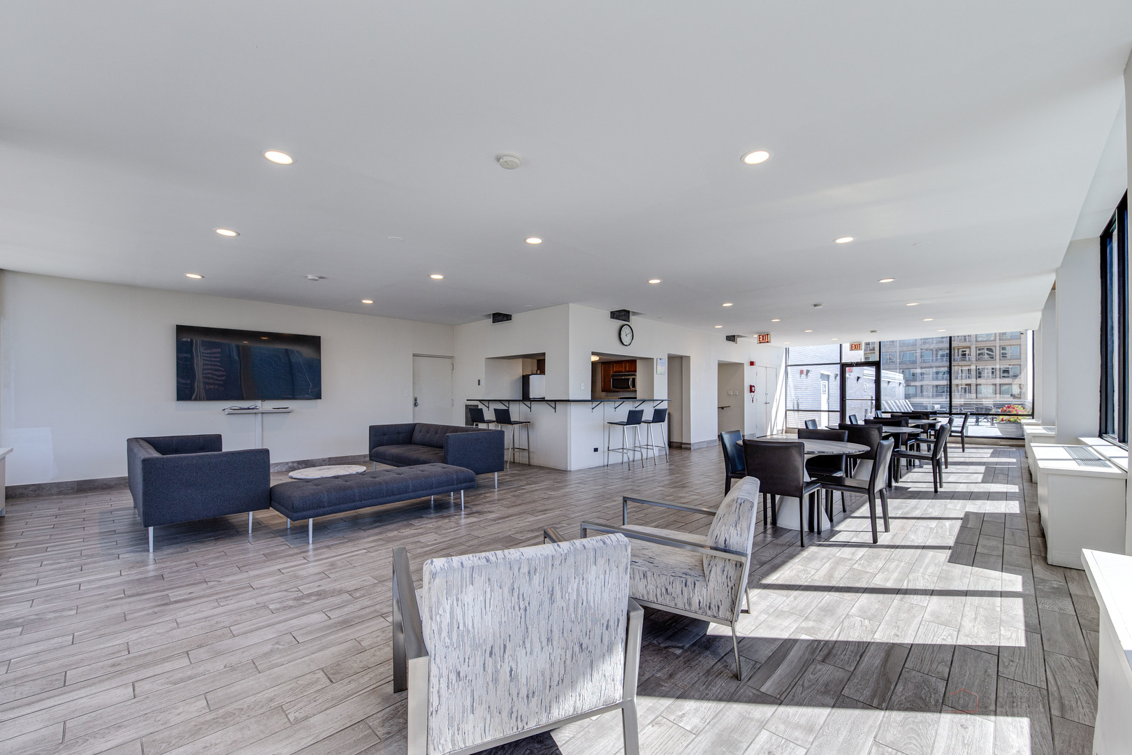 222 E Pearson Street Unit: 609