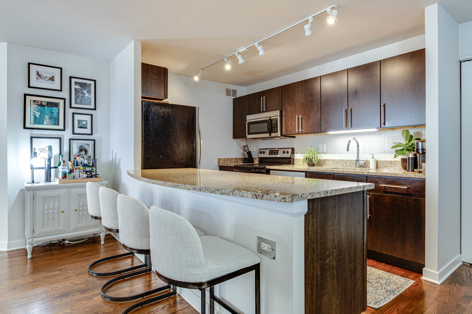 222 E Pearson Street Unit: 609