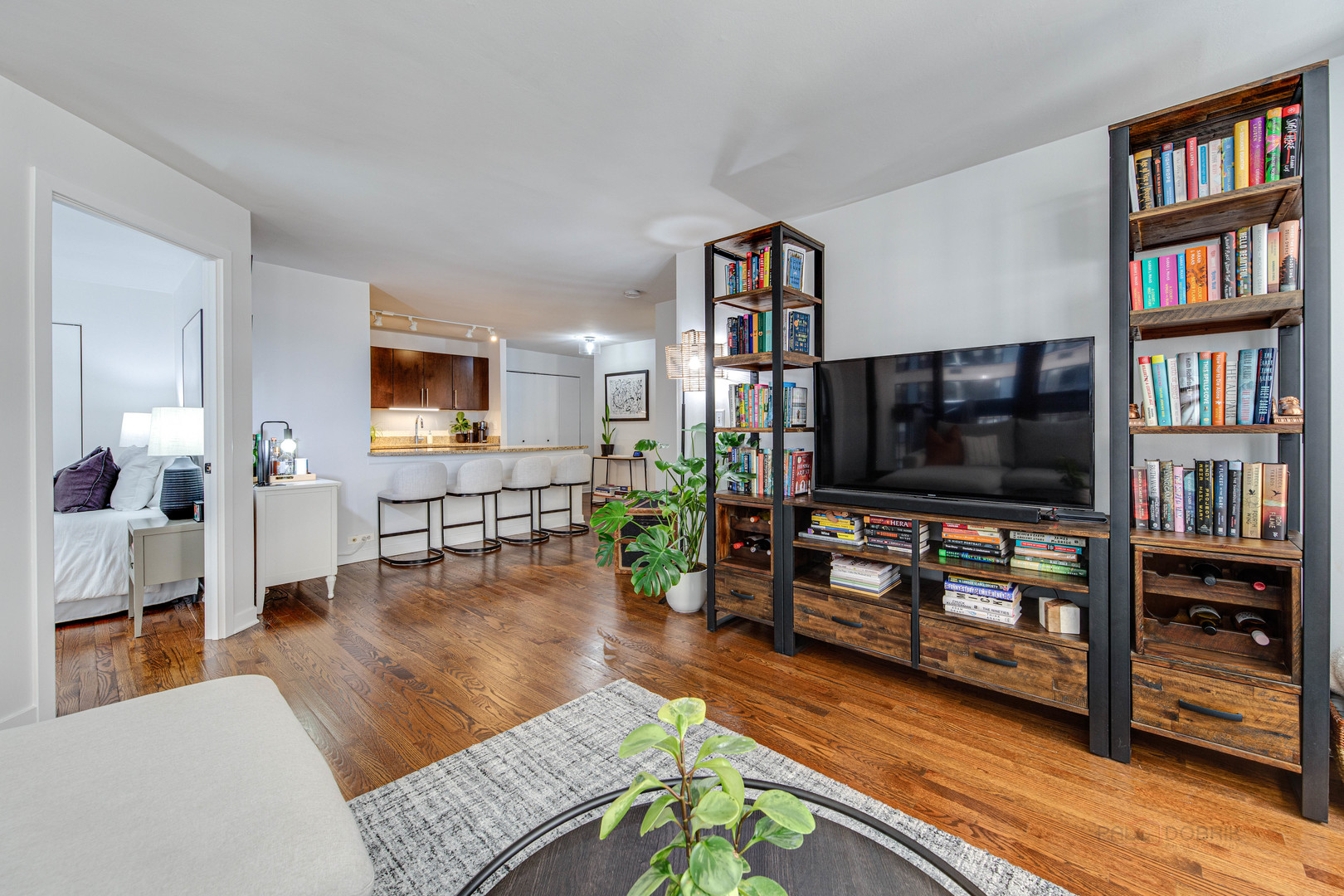 222 E Pearson Street Unit: 609