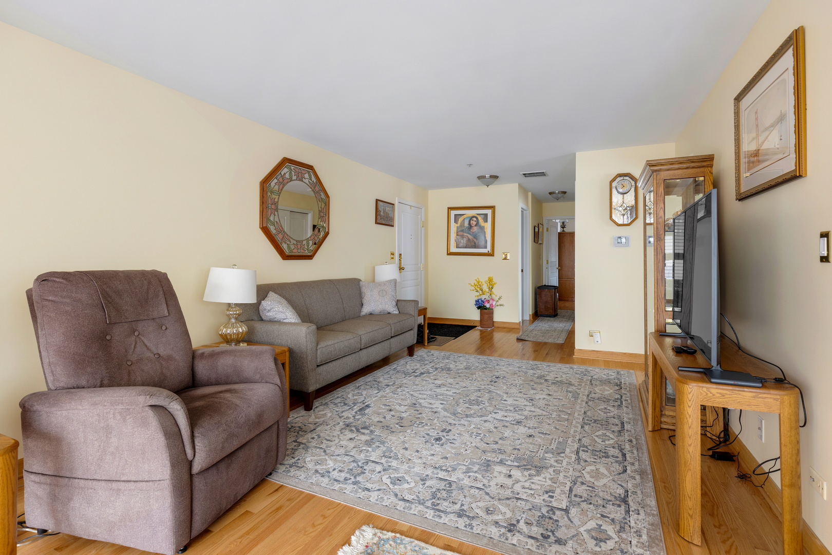 1635 N Milwaukee Avenue Unit: 201