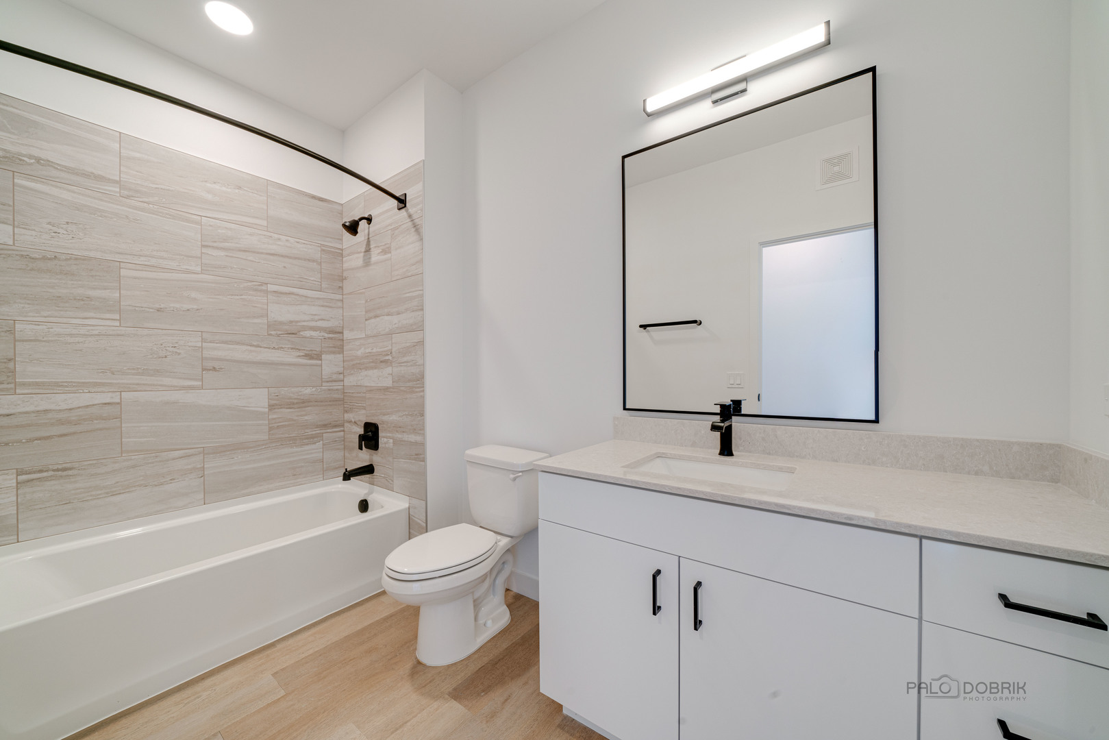 750 Hawthorn Row Unit: 3208